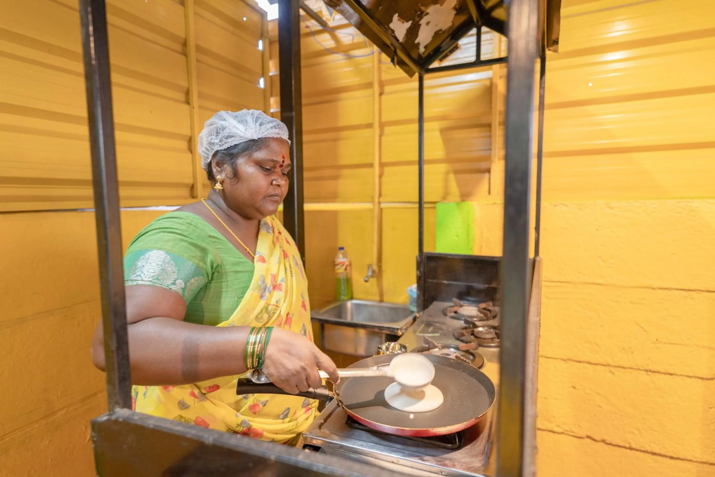 Restaurant/places to eat in Pondy Stay