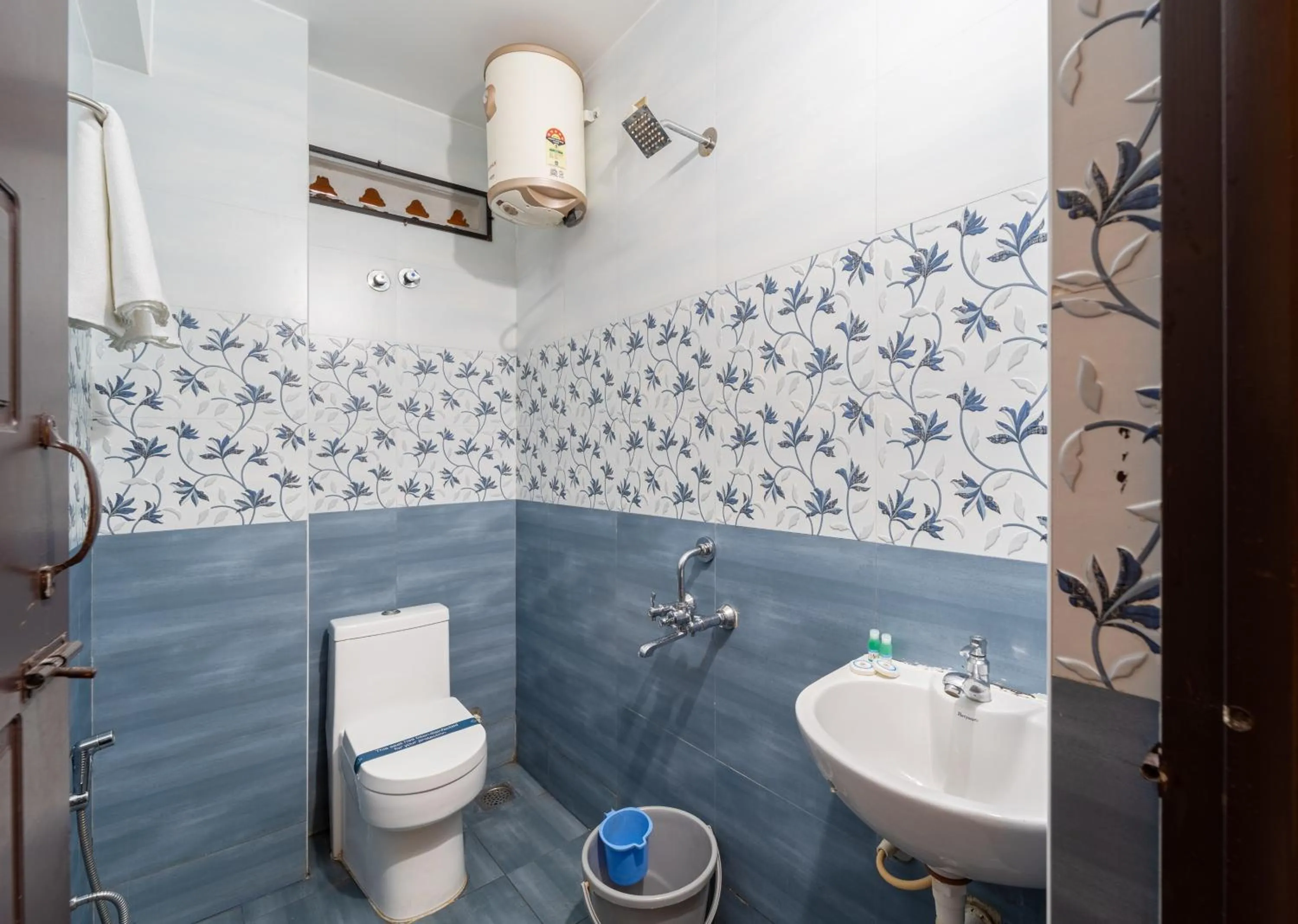 Bathroom in Pondy Stay