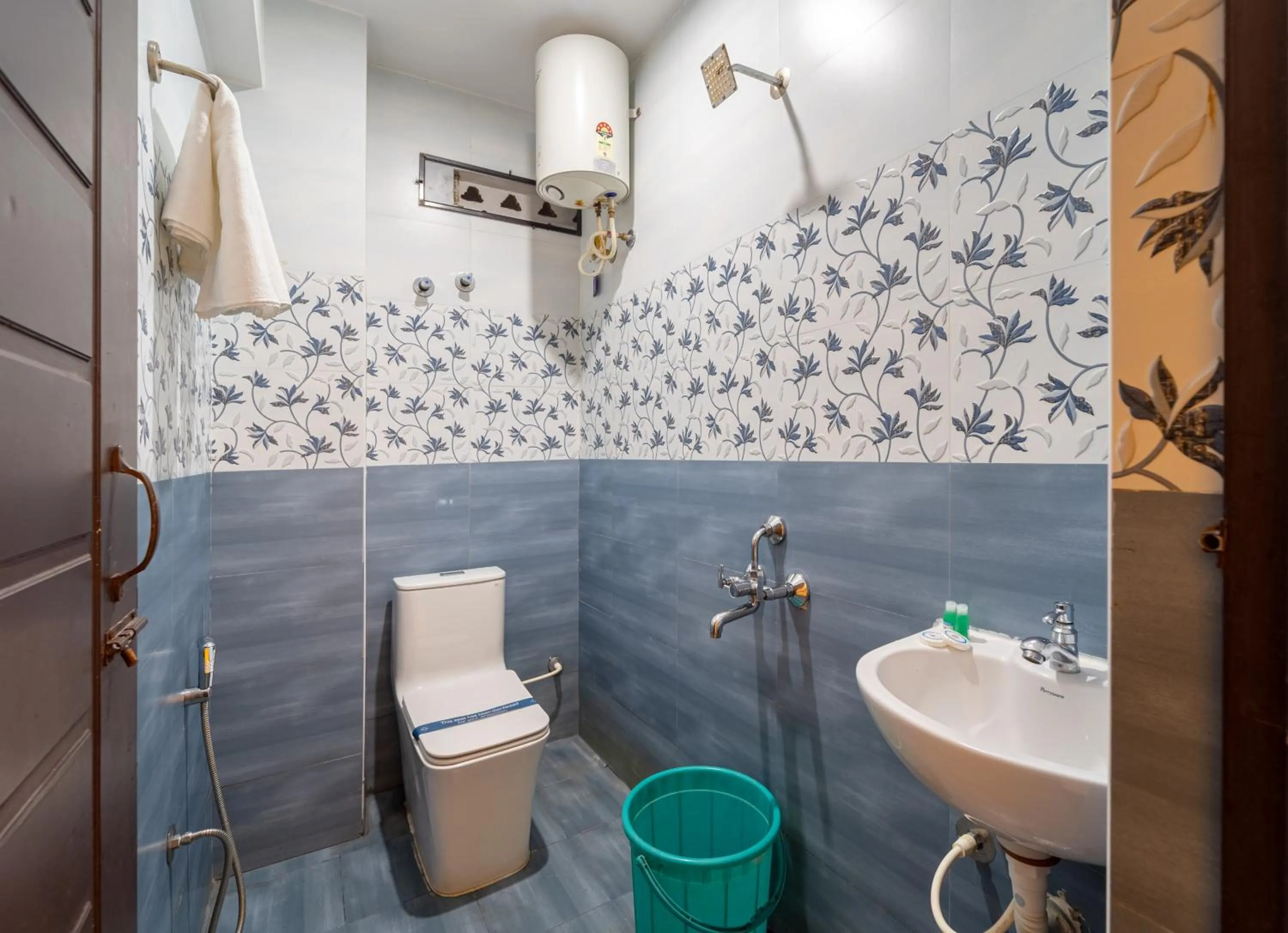 Toilet in Pondy Stay