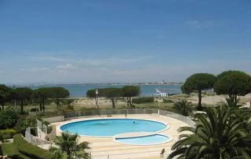 Studio 1 ère ligne Port Camargue avec piscine