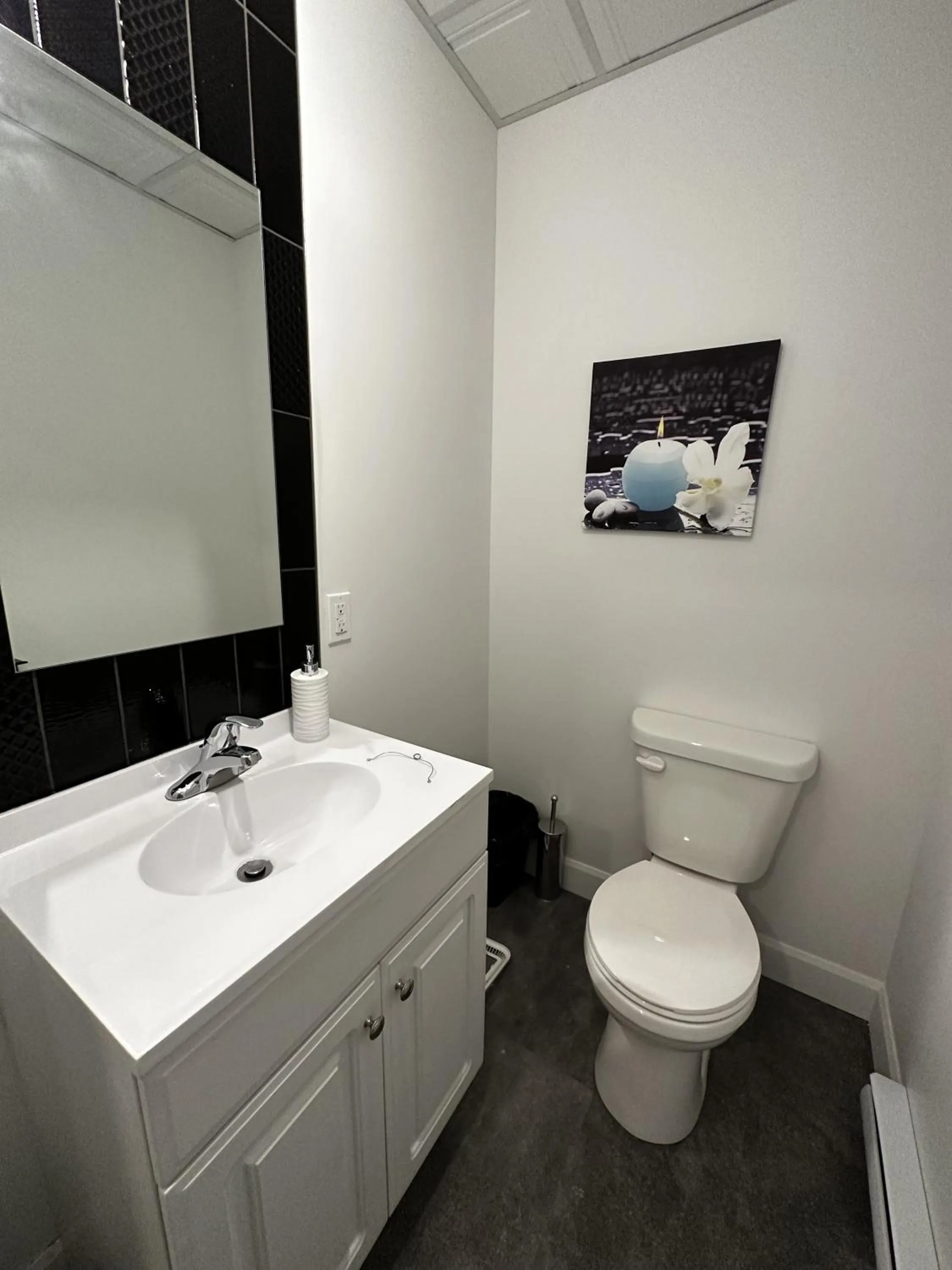 Public Bath in Le Chambreur