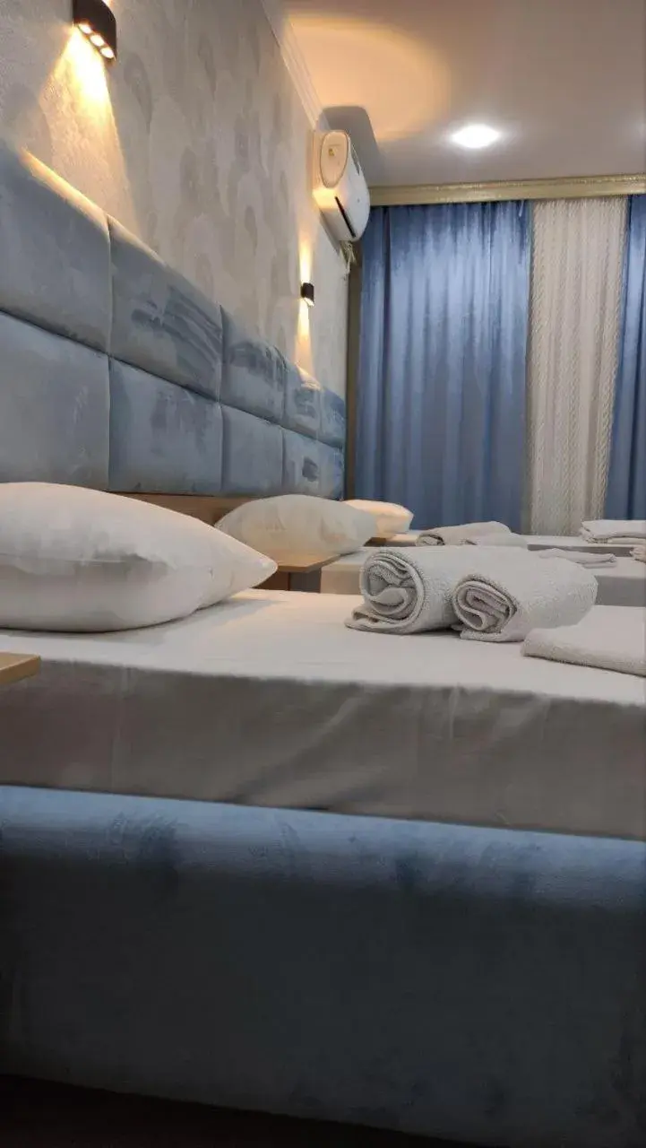 Budget Triple Room - single occupancy in Sharq hotel Budget Triple Room - single occupancy in Sharq hotel