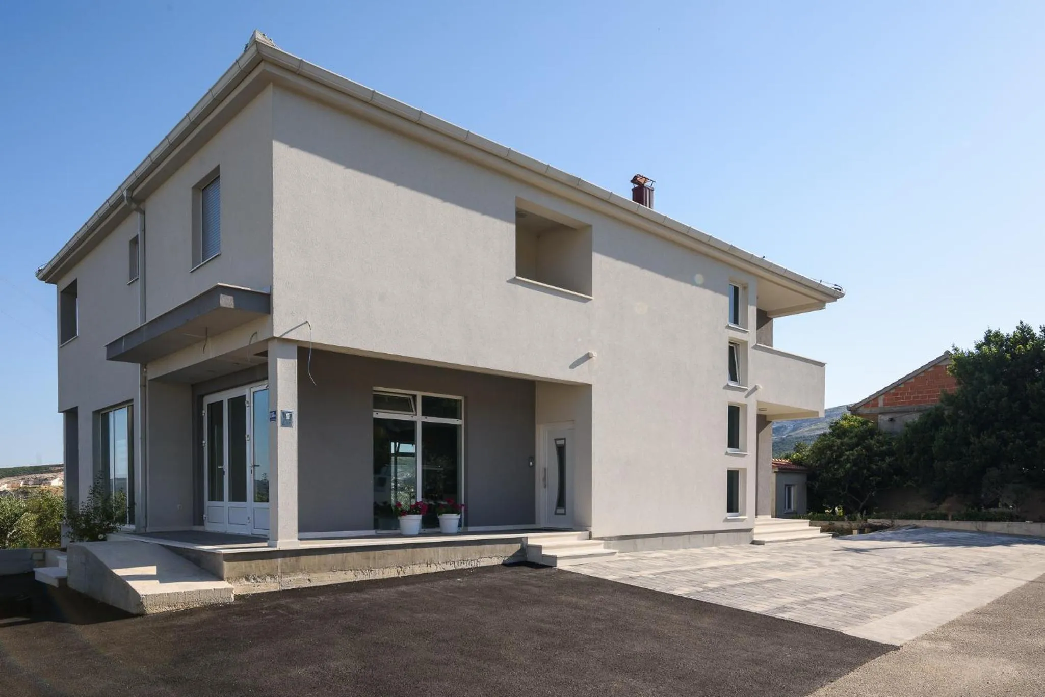 Property building in Apartman Franka
