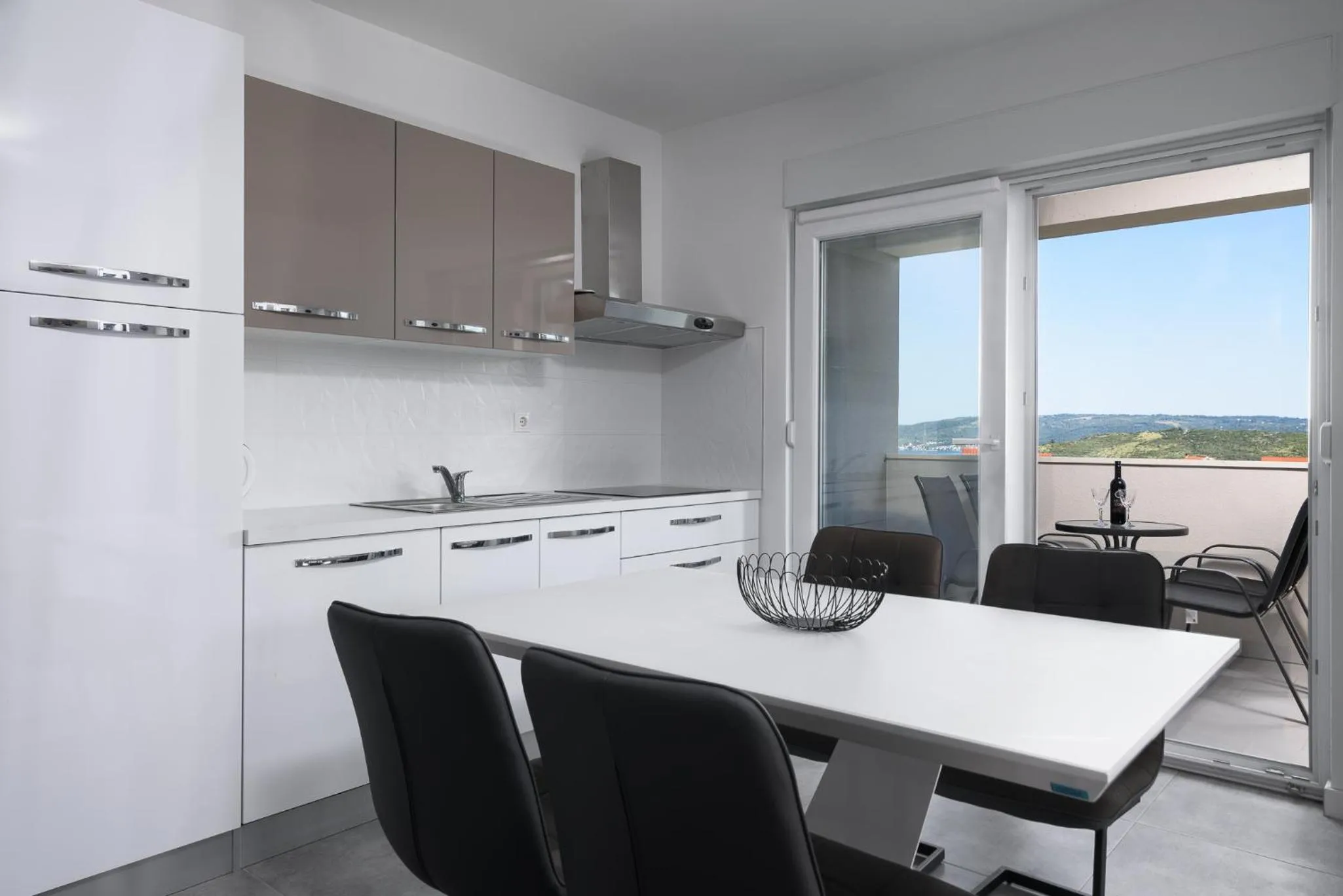 Kitchen or kitchenette in Apartman Franka
