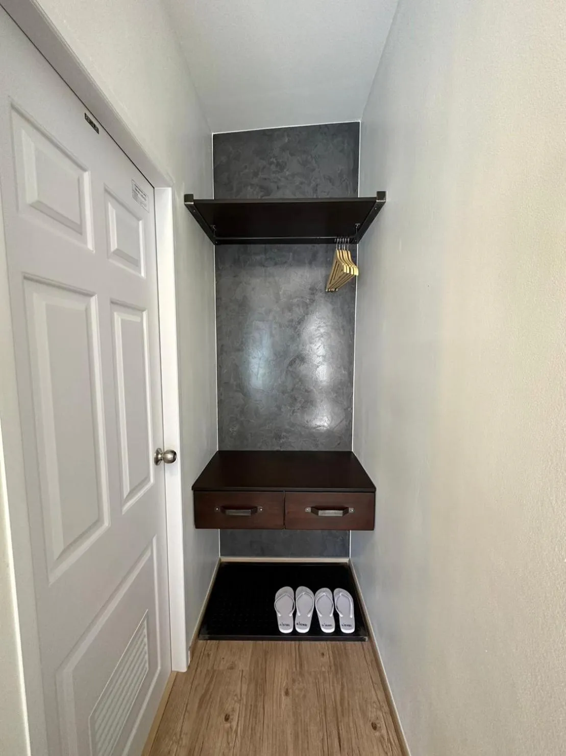 wardrobe in Na Khonglong