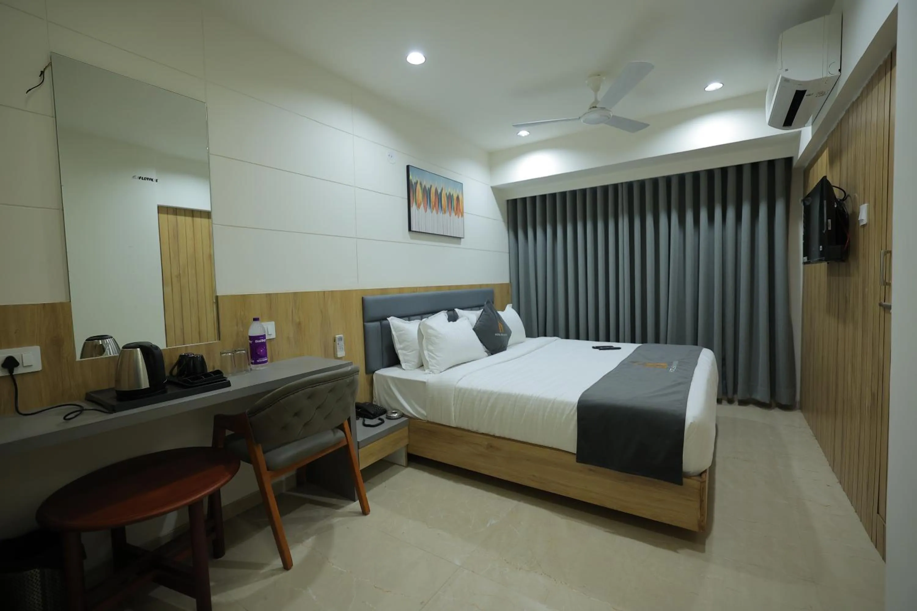 Bed in Hotel Shayan Inn