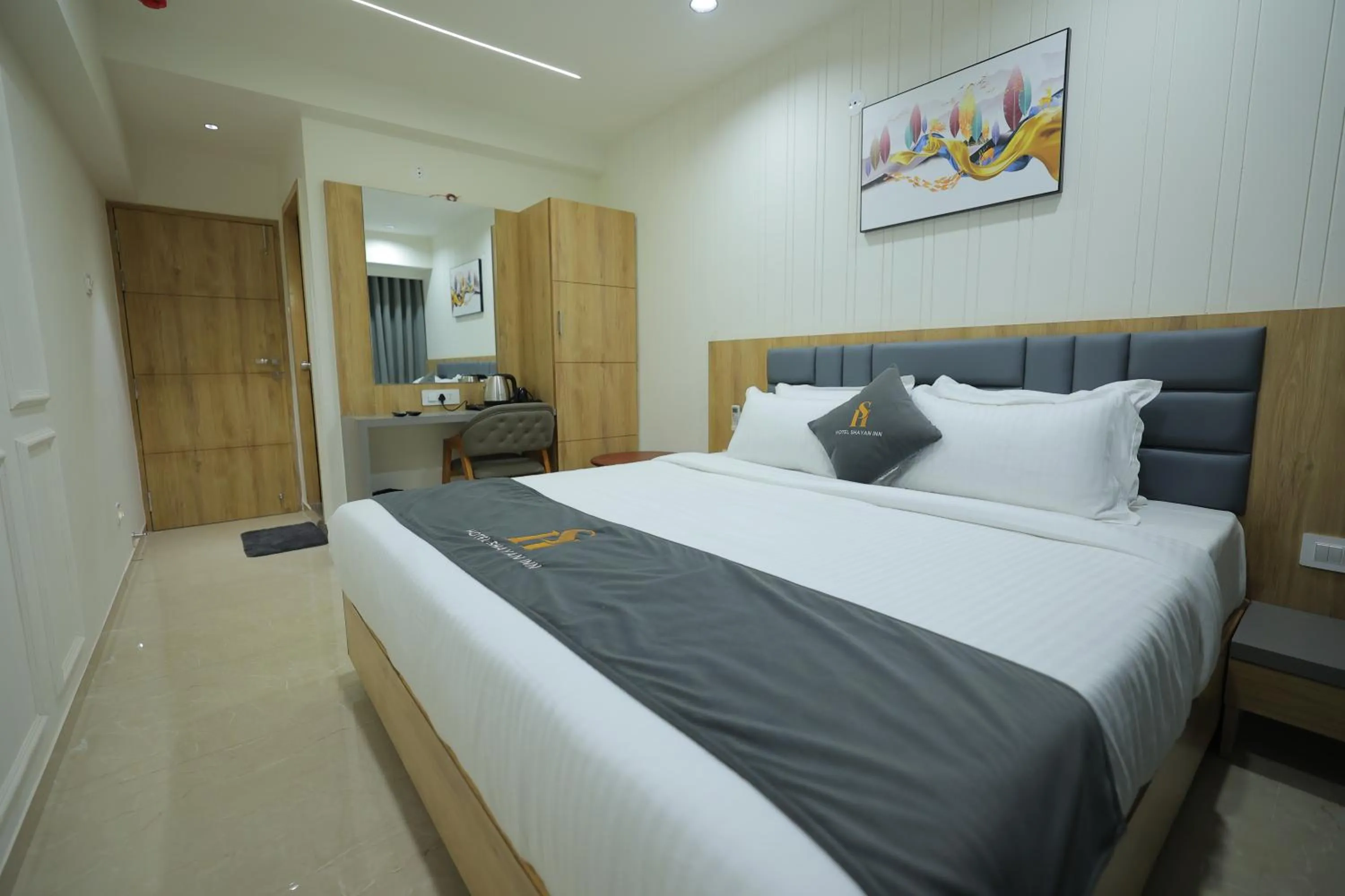 Bed in Hotel Shayan Inn