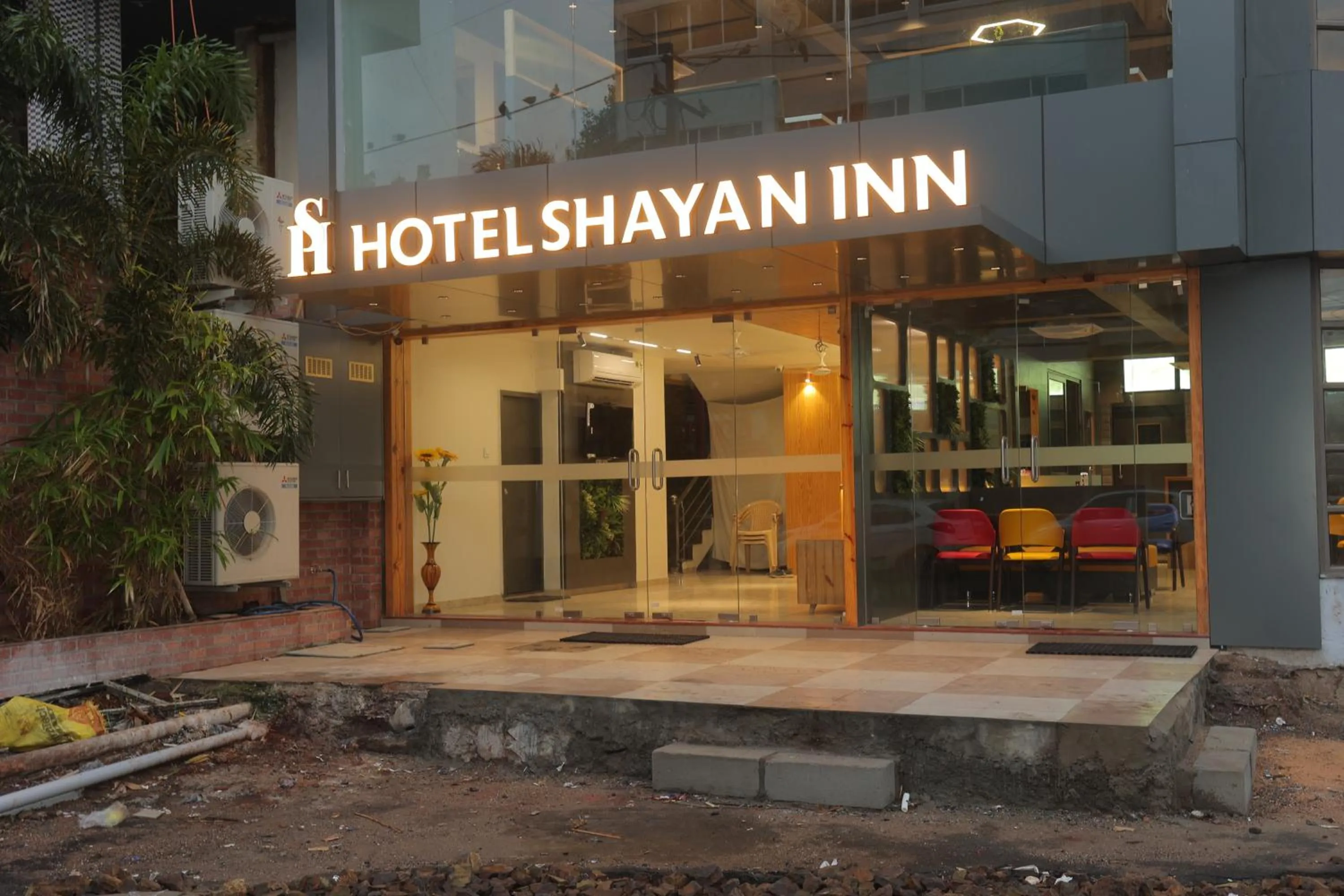 Property building in Hotel Shayan Inn