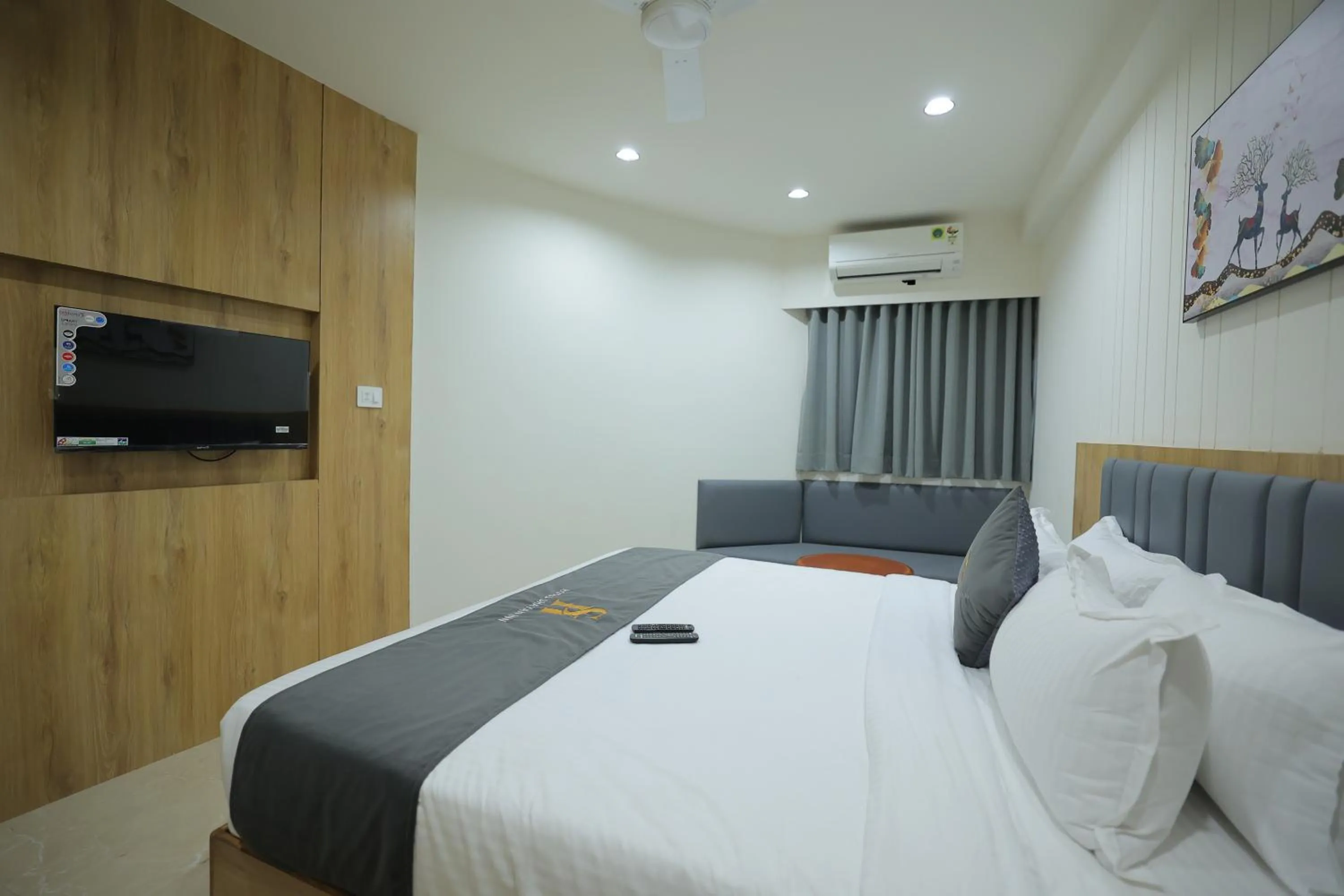 Bed in Hotel Shayan Inn