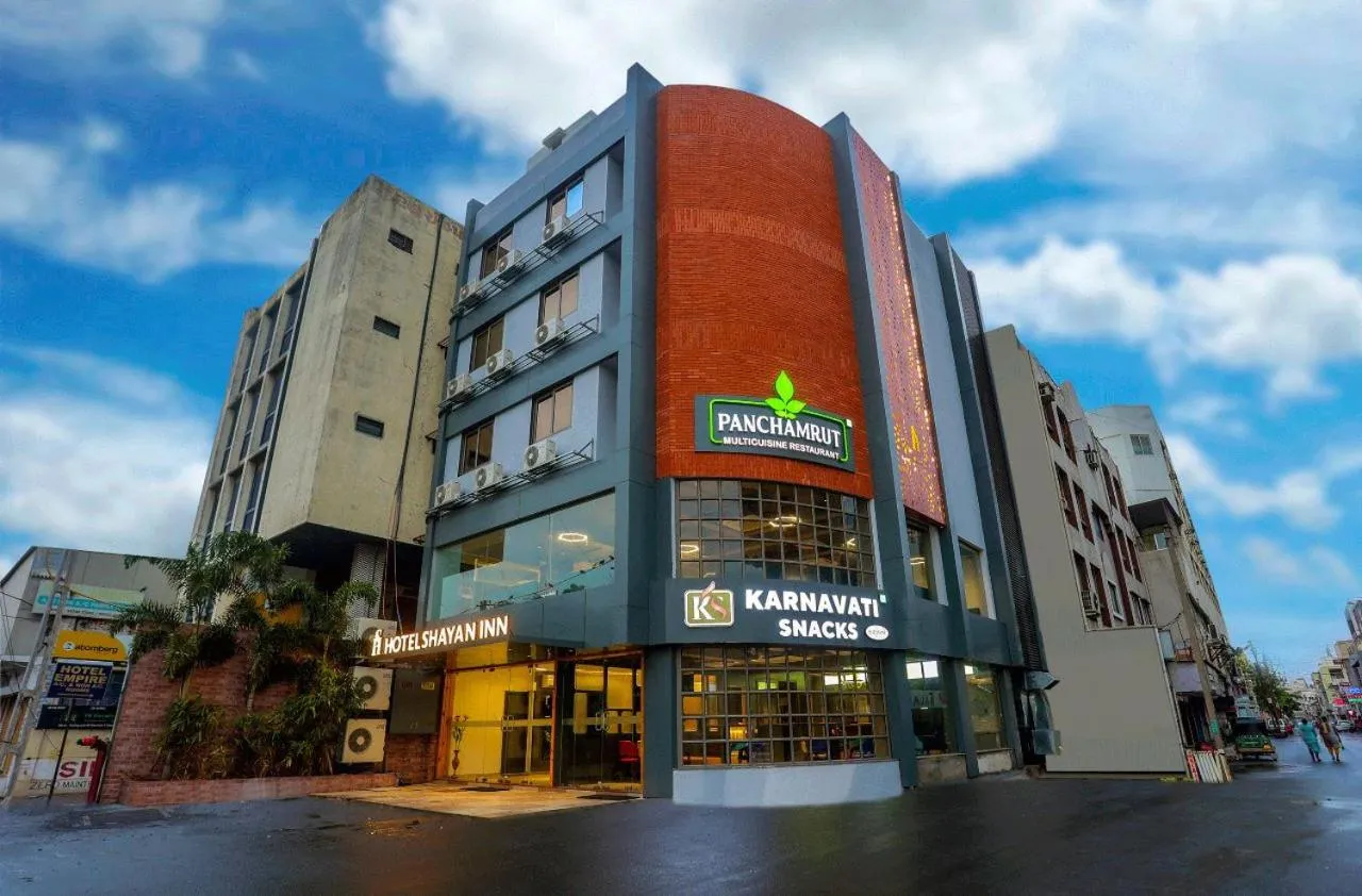 Property building in Hotel Shayan Inn