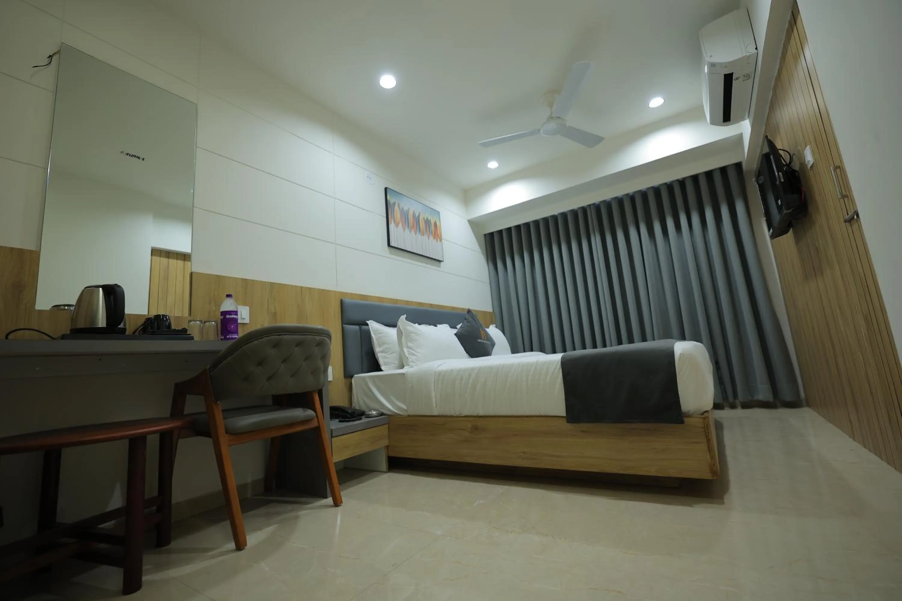 Bed in Hotel Shayan Inn