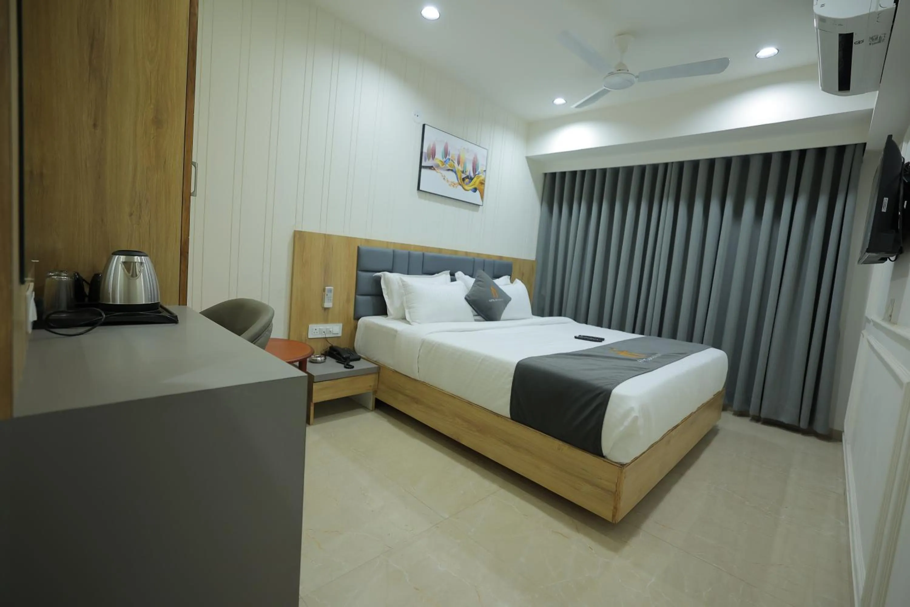 Bed in Hotel Shayan Inn