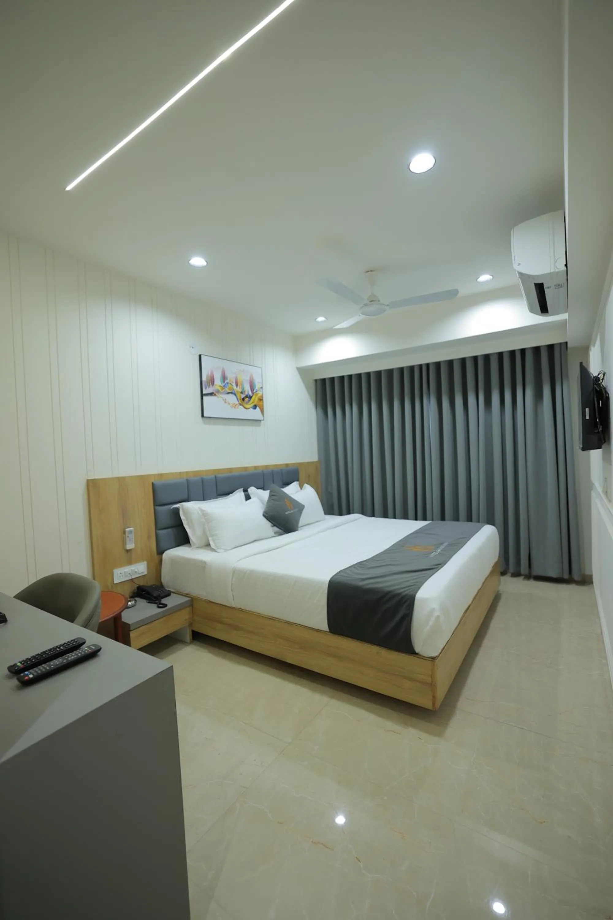 Bed in Hotel Shayan Inn