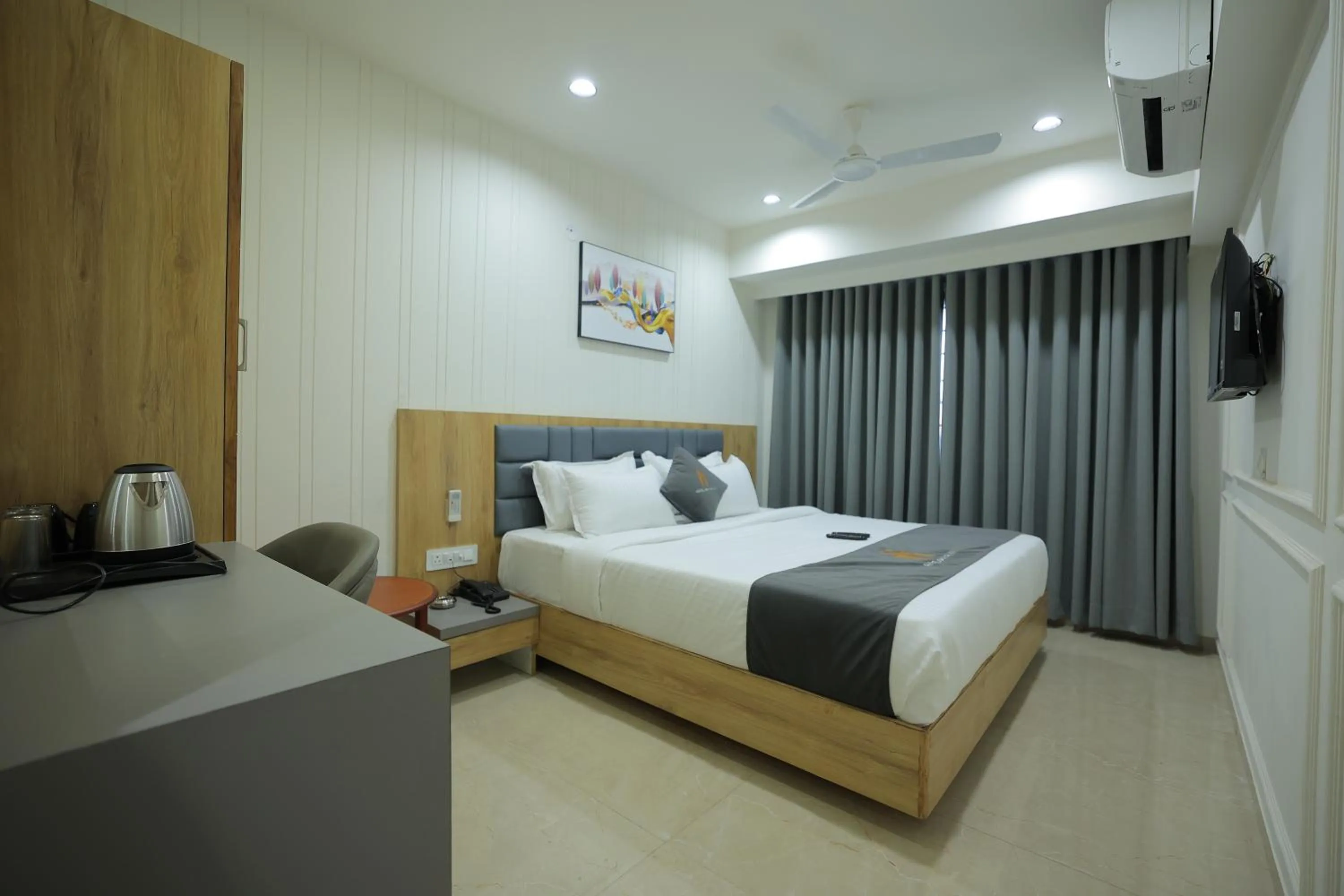 Bed in Hotel Shayan Inn