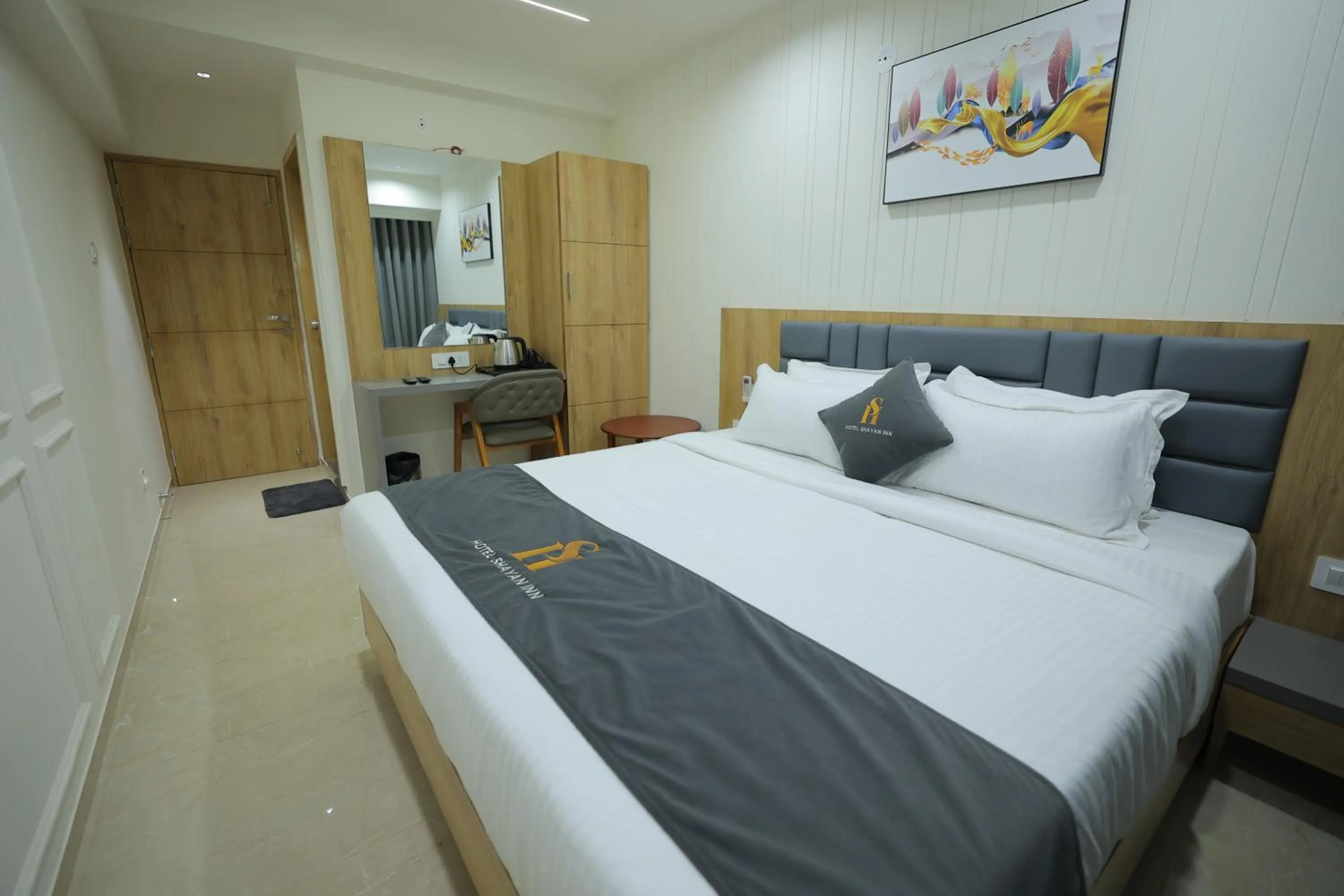 Bed in Hotel Shayan Inn