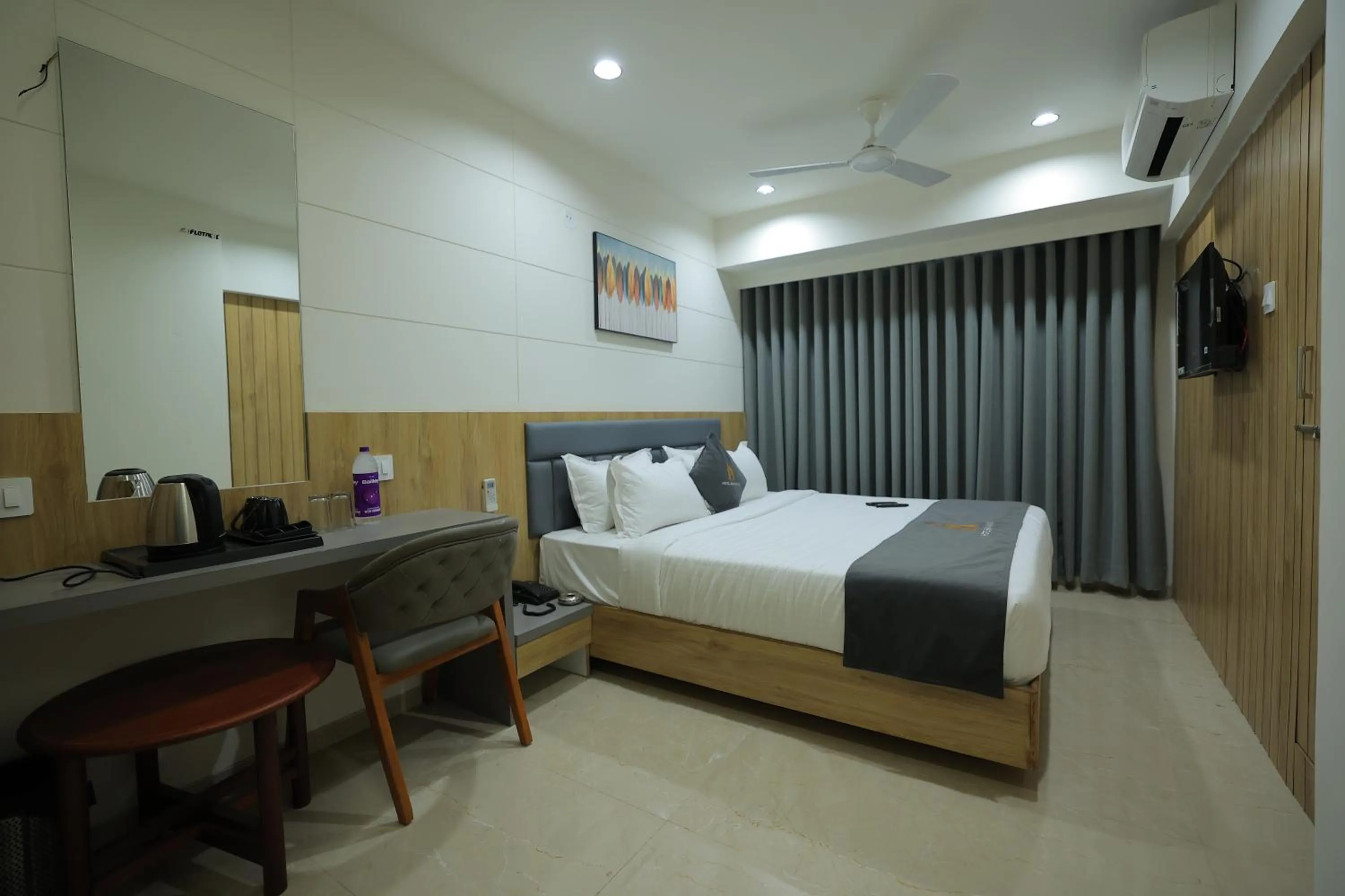 Bed in Hotel Shayan Inn