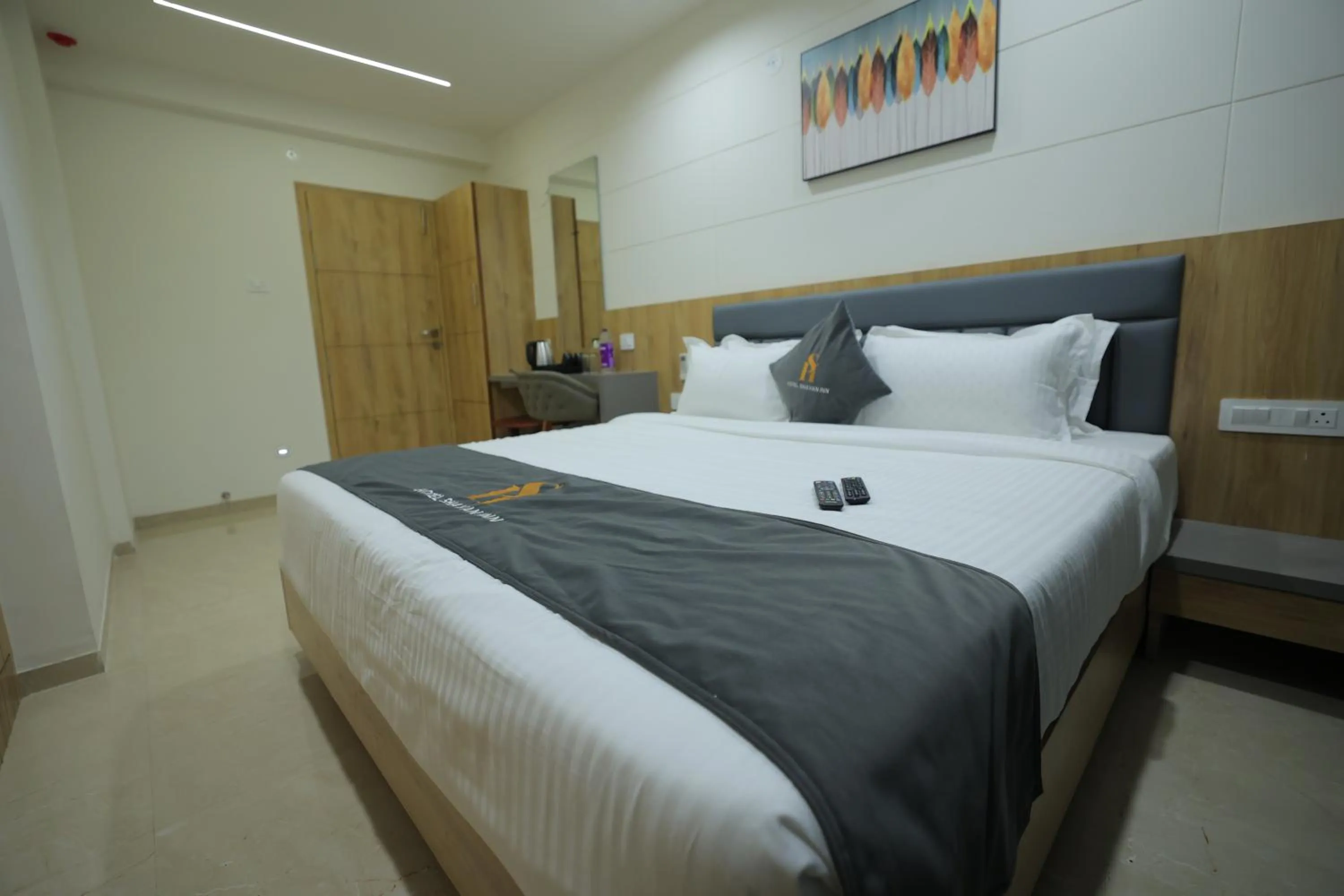 Bed in Hotel Shayan Inn