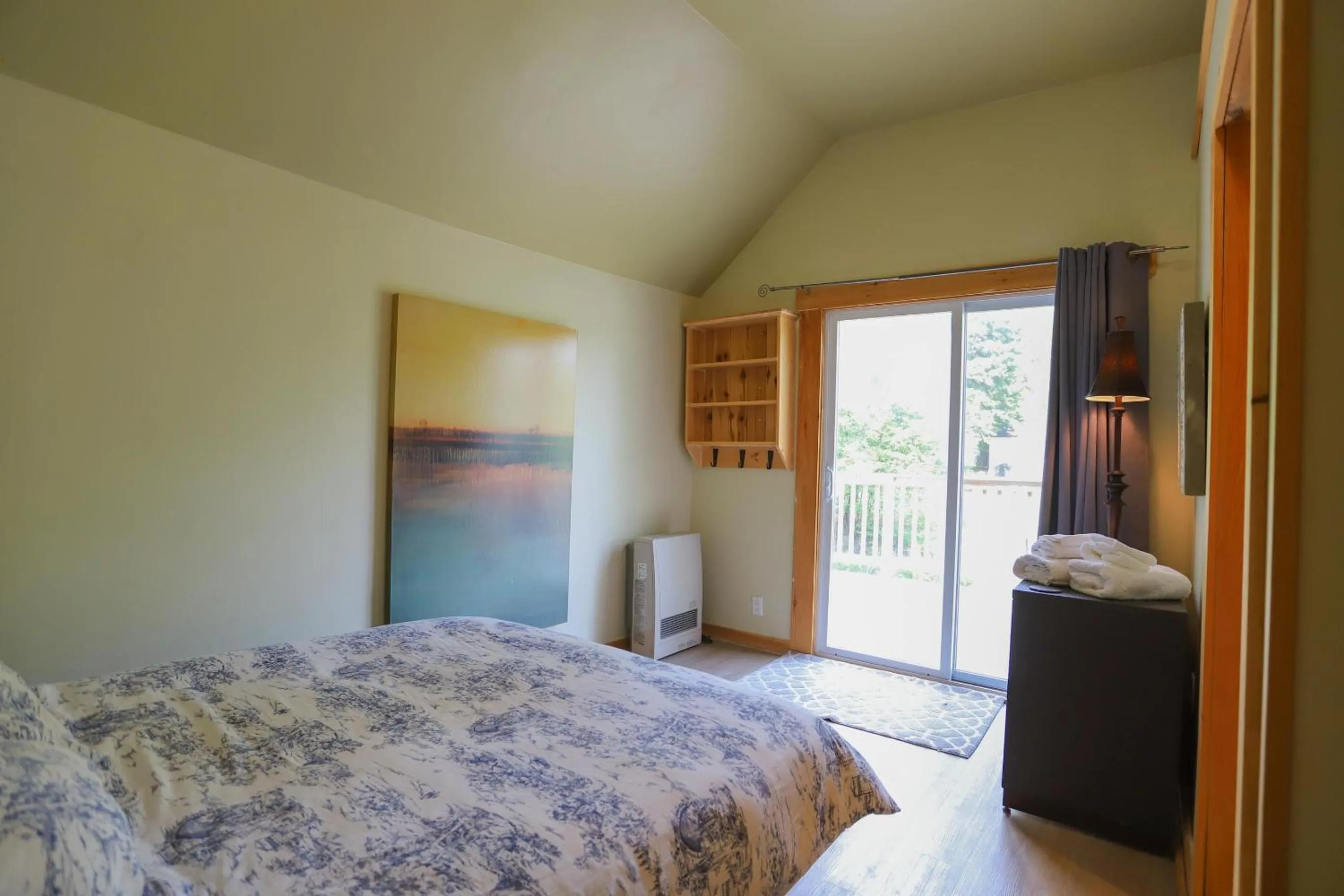 Bedroom, Bed in 23Maple