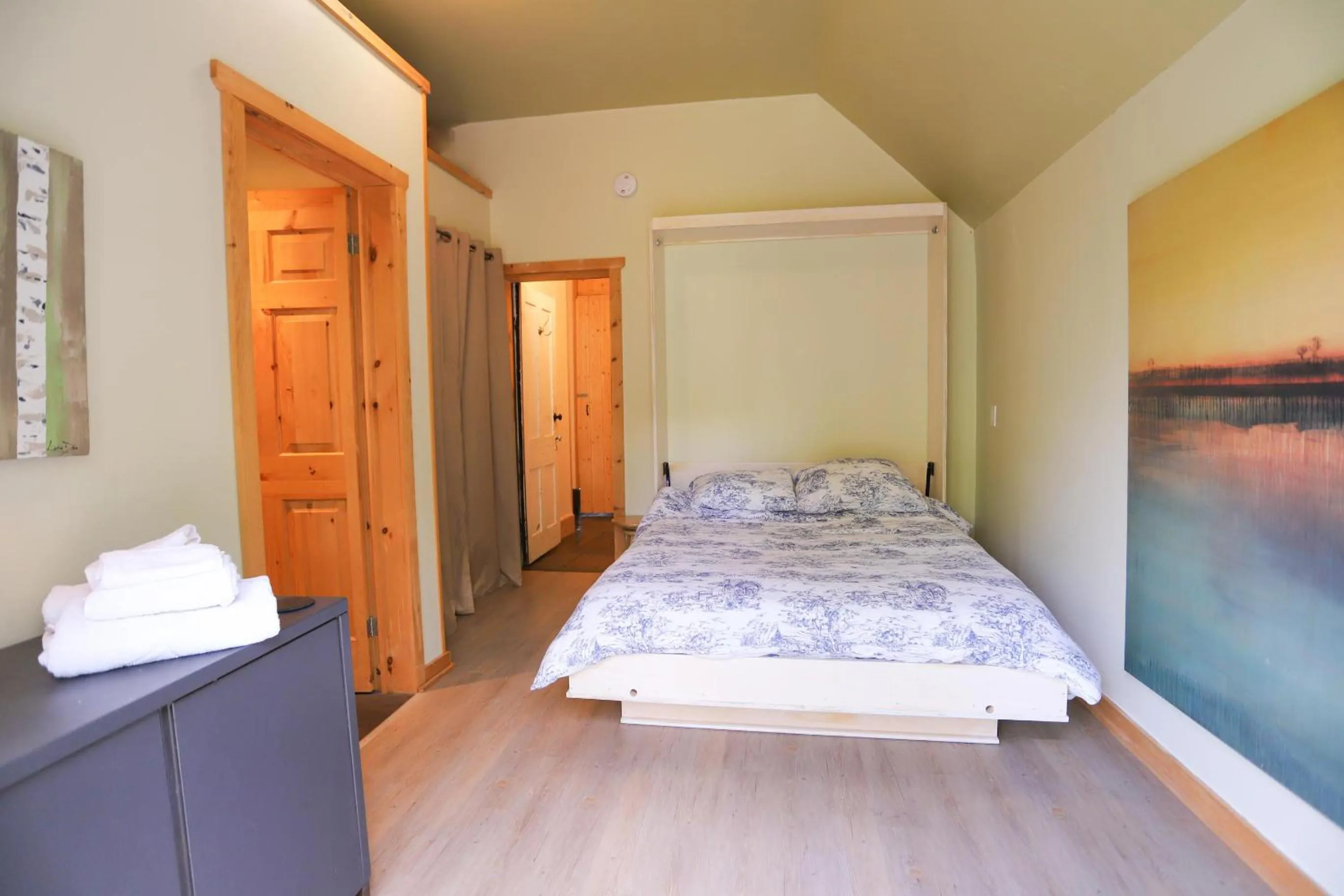 Bedroom, Bed in 23Maple