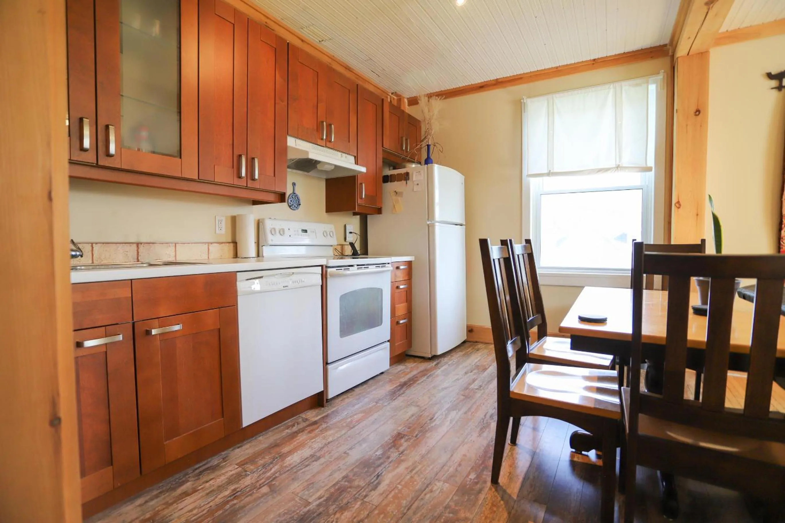 Kitchen or kitchenette in 23Maple