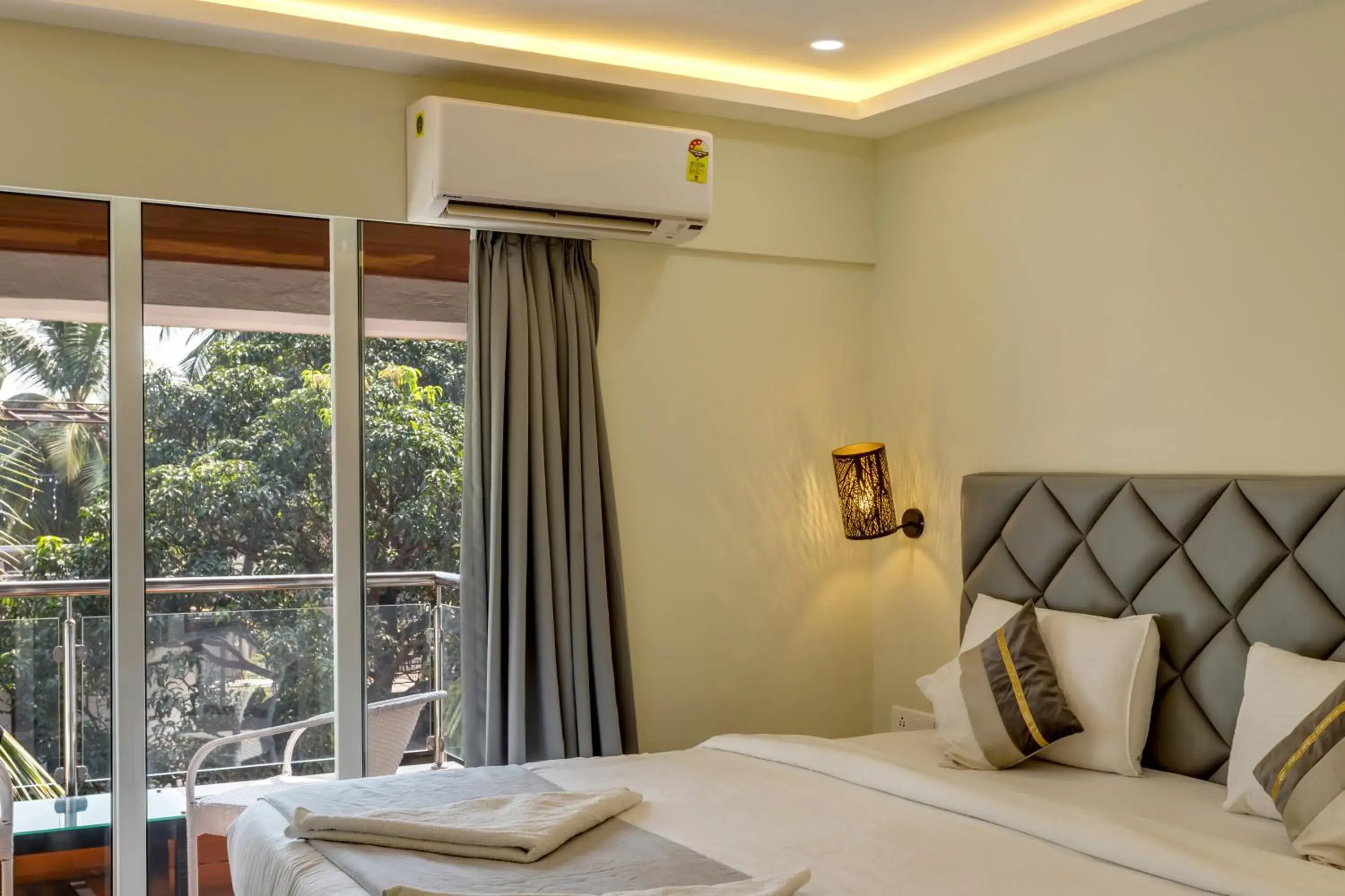 Deluxe Double Room in La baga Beach Hotel Deluxe Double Room in La baga Beach Hotel