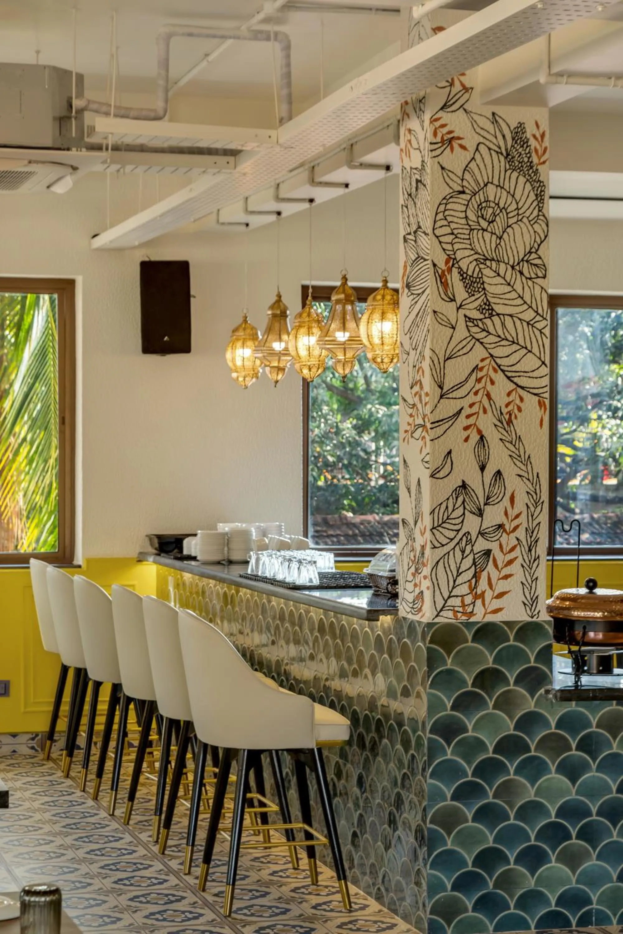 Restaurant/places to eat in La baga Beach Hotel