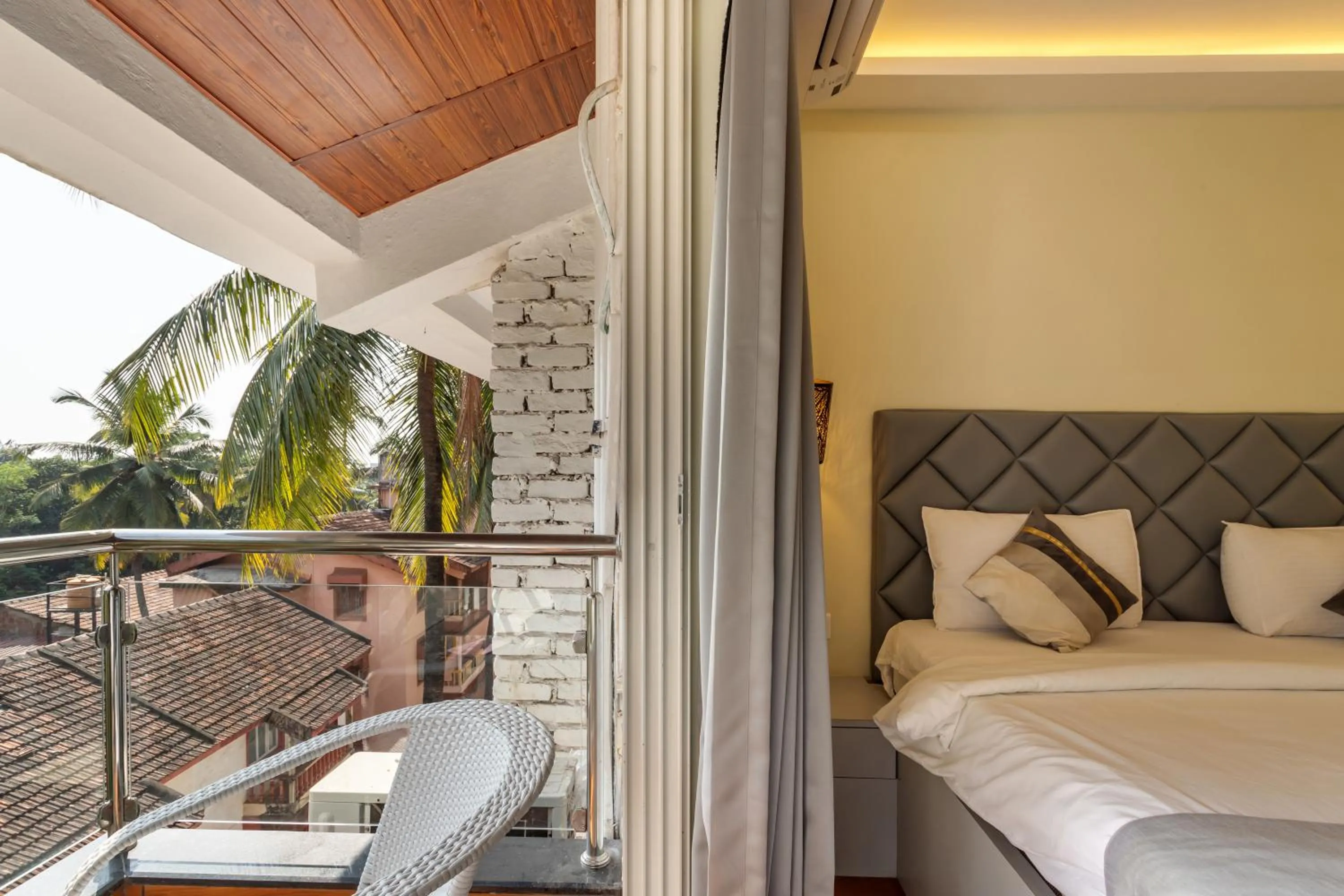 Bedroom, Bed in La baga Beach Hotel