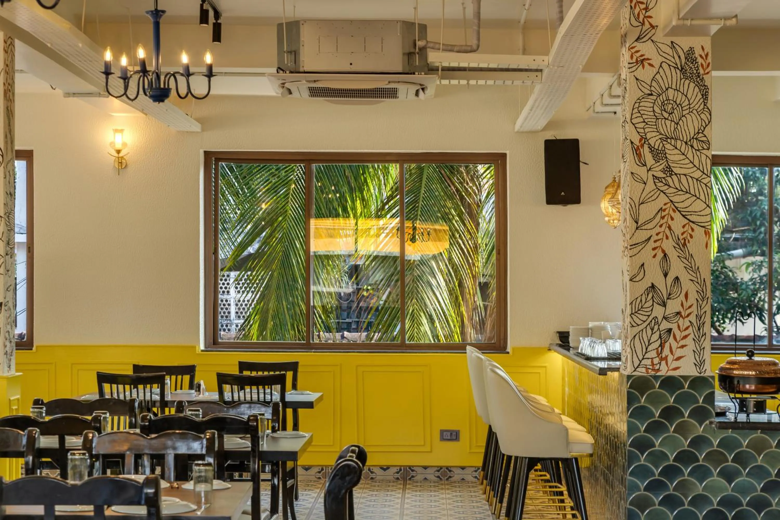 Restaurant/places to eat in La baga Beach Hotel