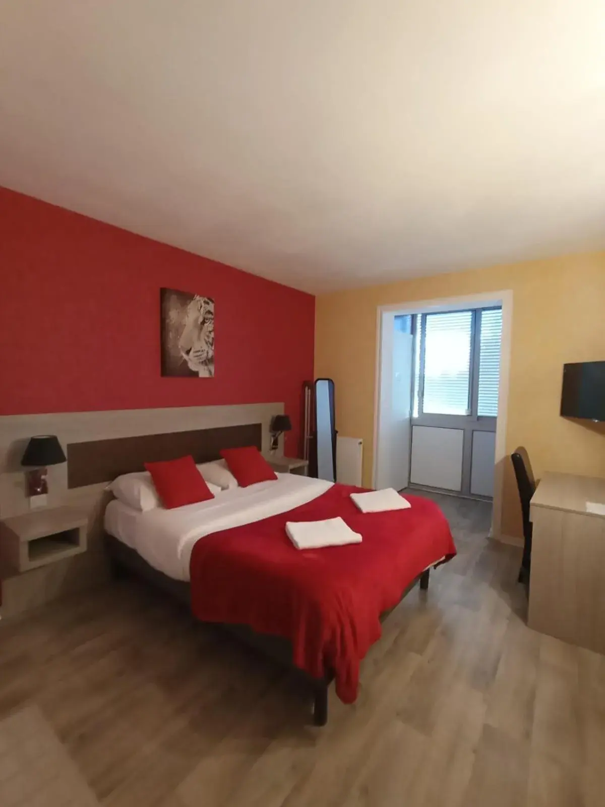 Double Room in Auberge du pont canal Double Room in Auberge du pont canal