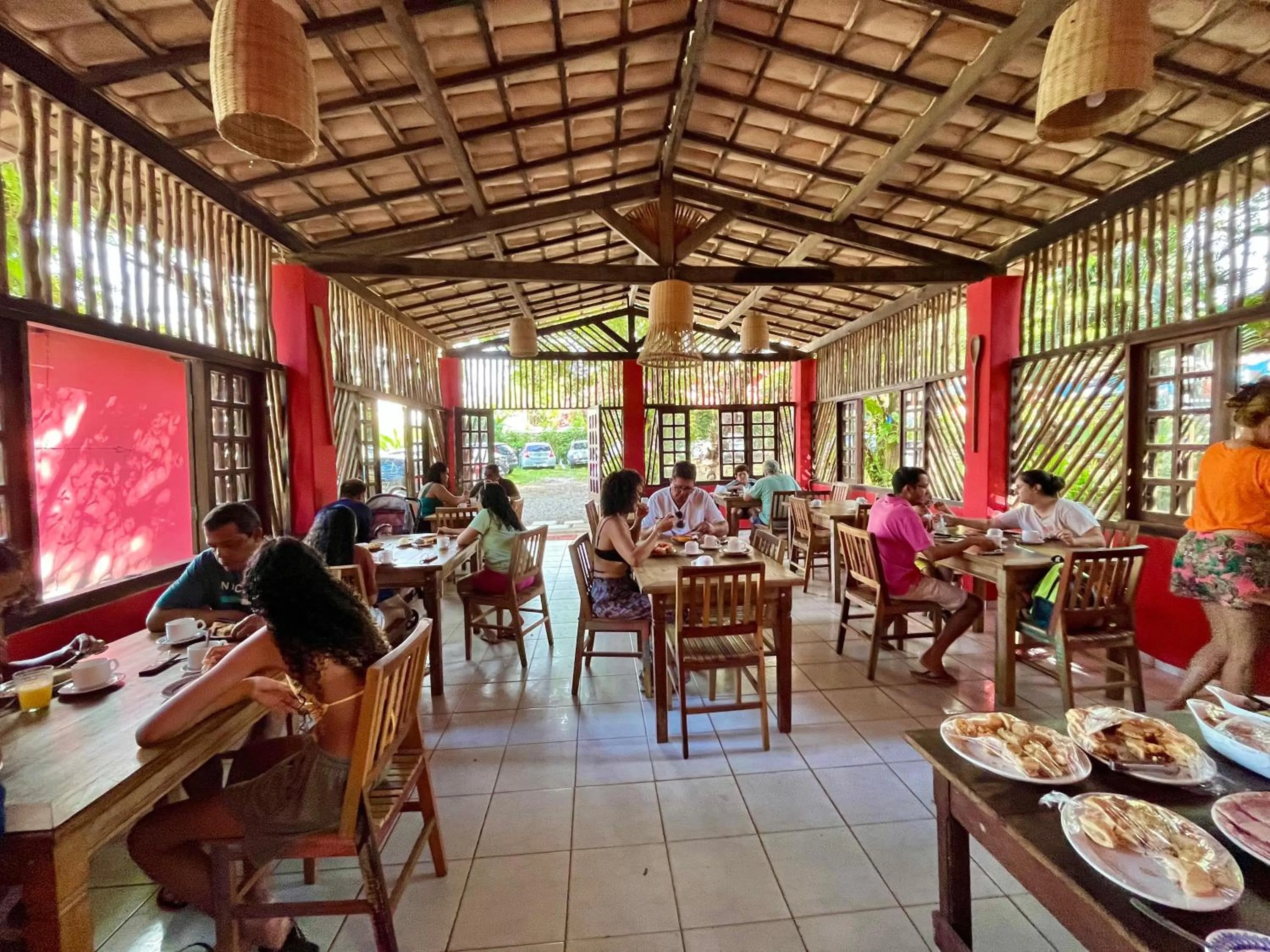 Restaurant/places to eat in Pousada Canto do sabiá Imbassaí