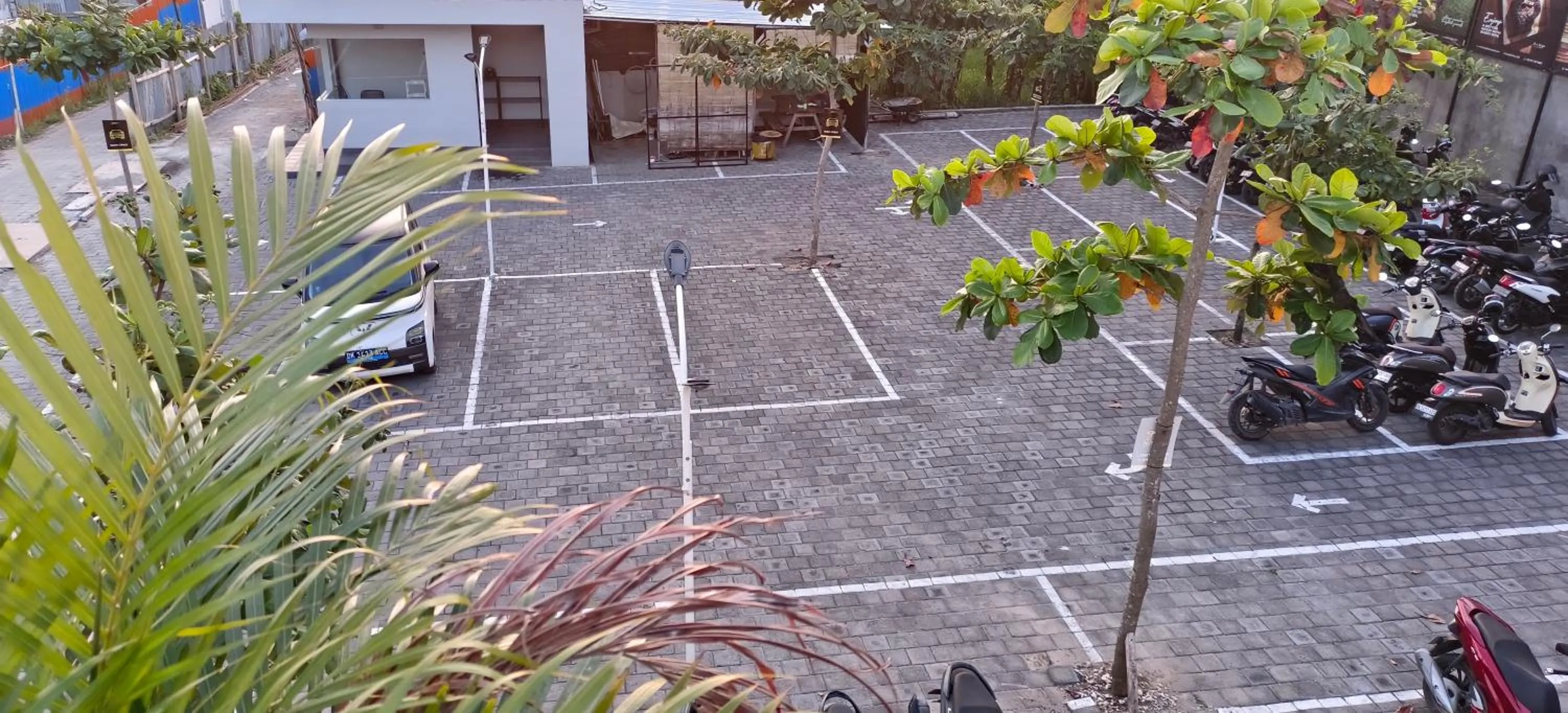 FULLMOON CANGGU Nelayan