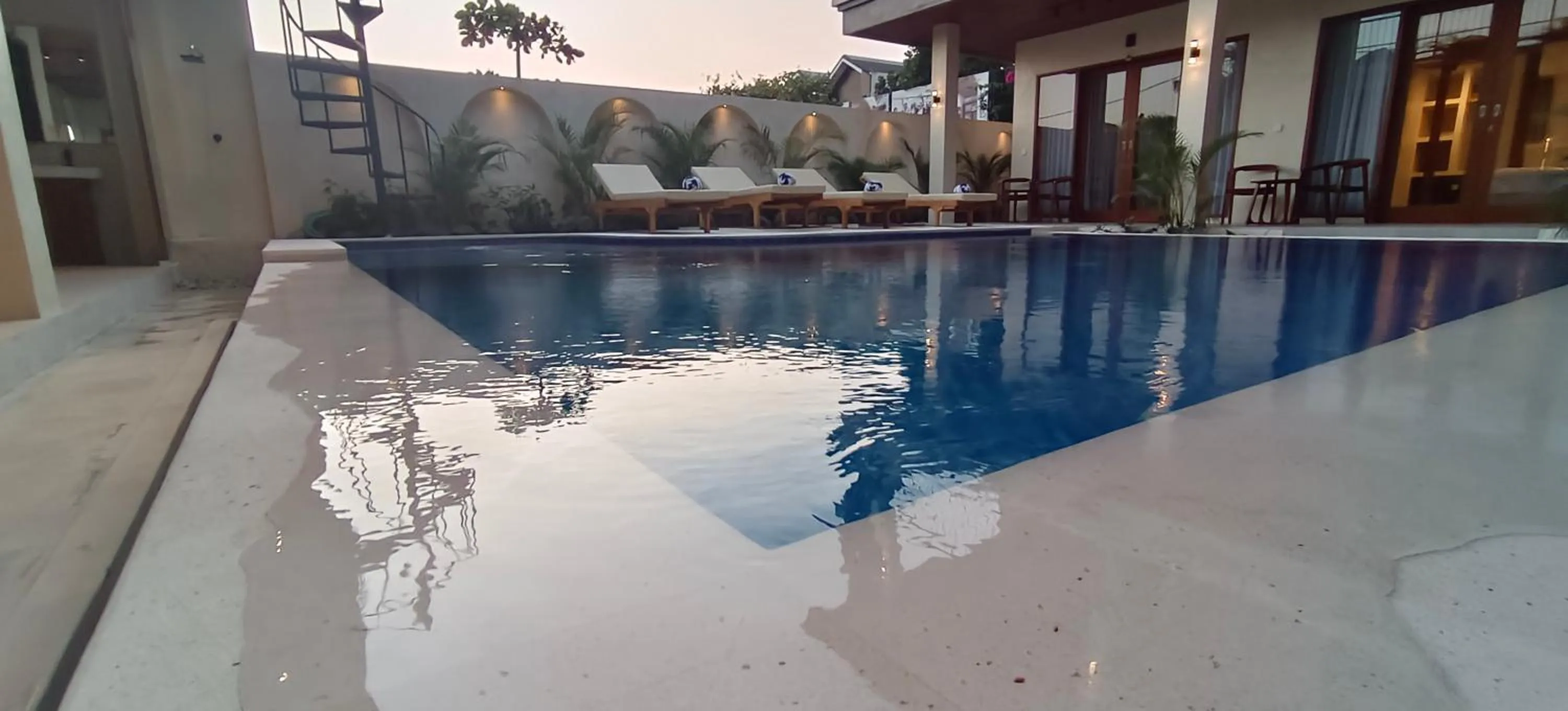 FULLMOON CANGGU Nelayan