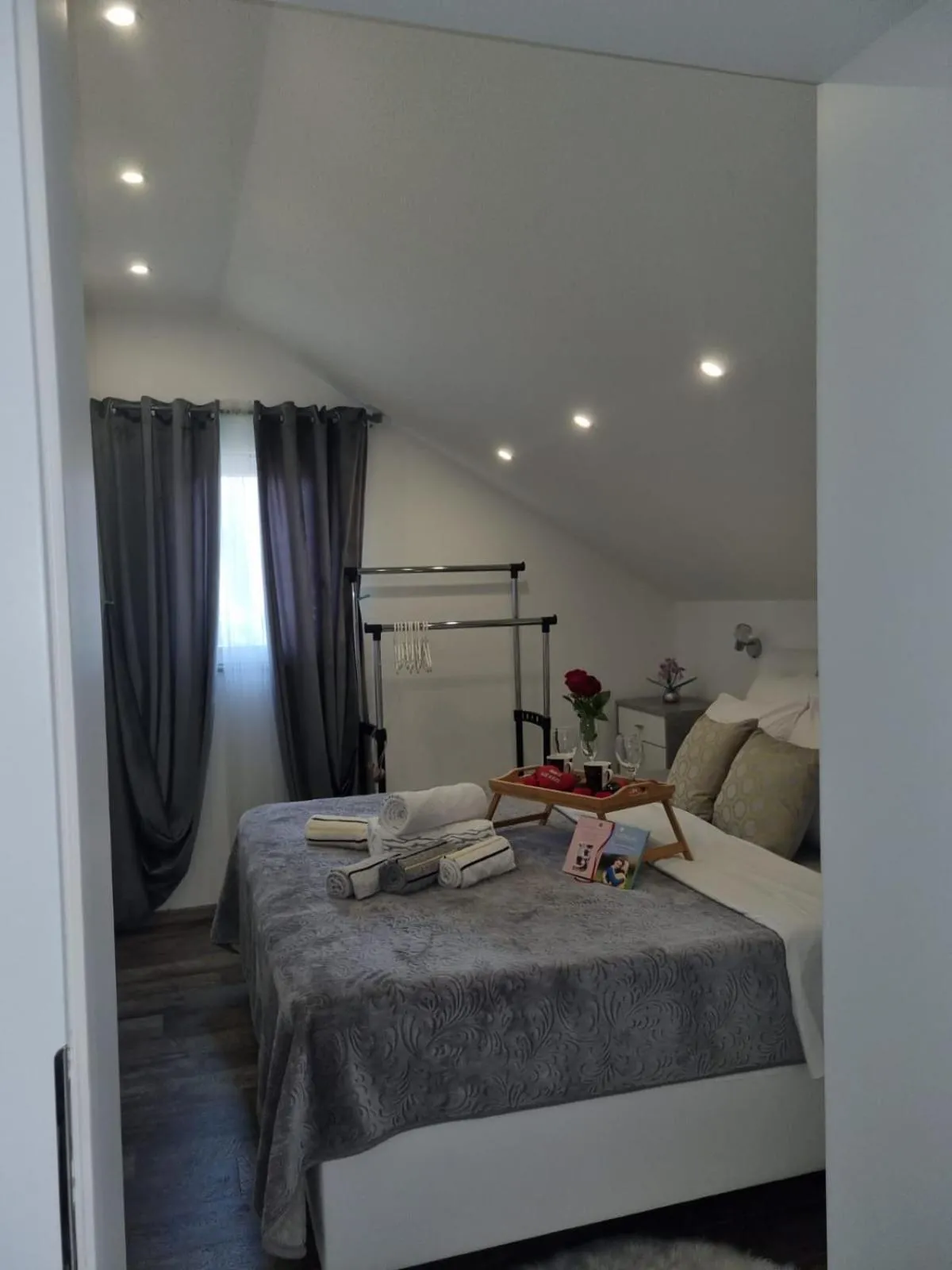 Bed in Luxury Apartment Megy