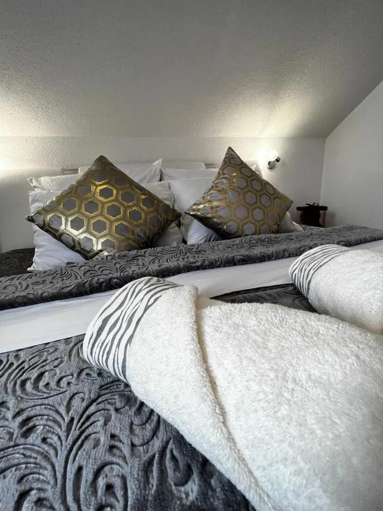 Bed in Luxury Apartment Megy
