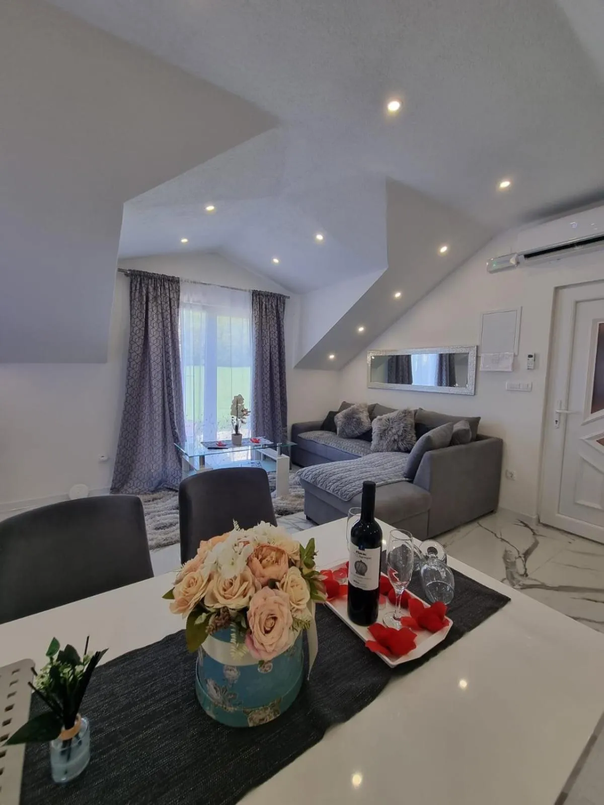Luxury Apartment Megy
