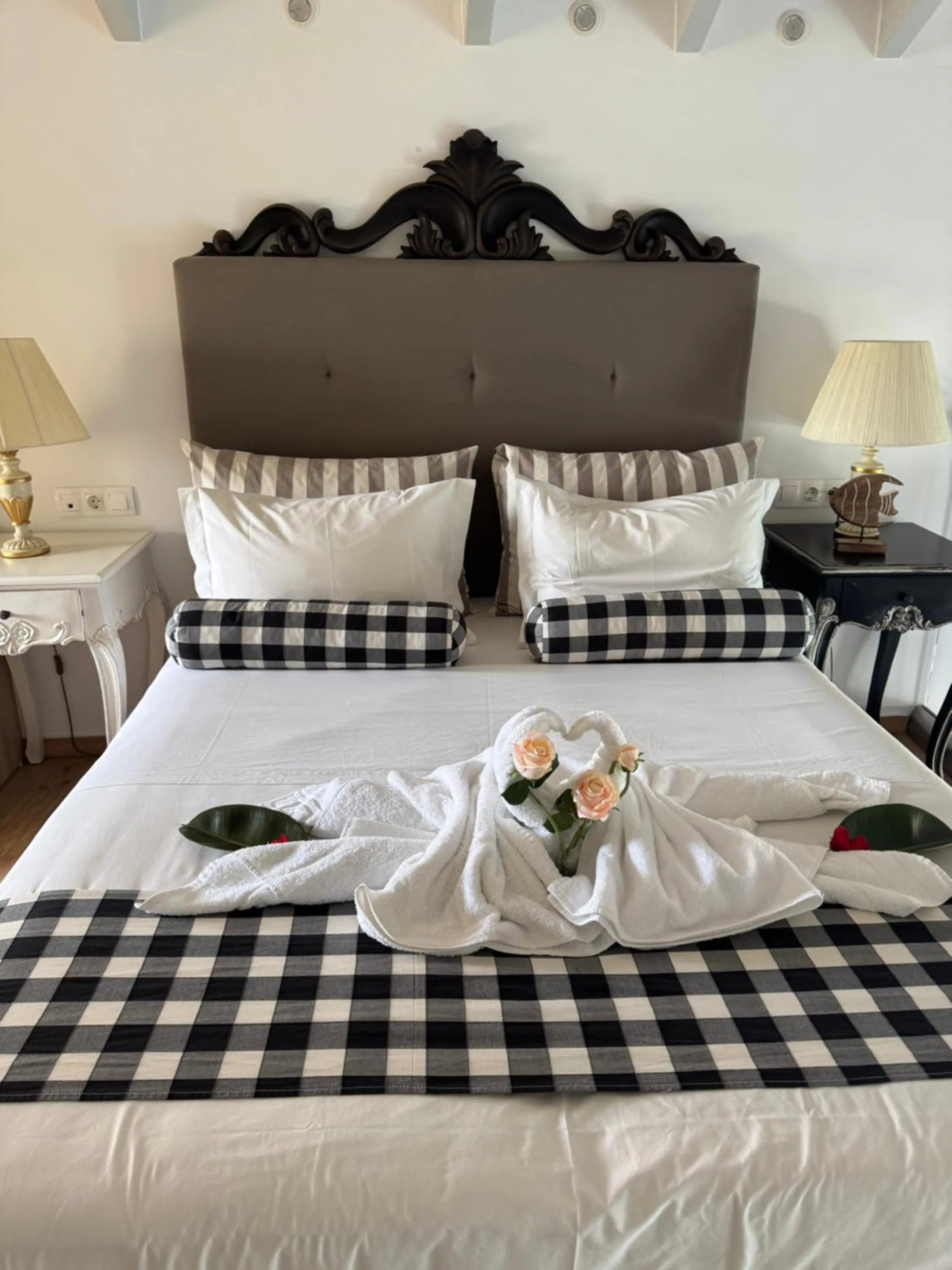 Bed in Porto Enetiko Suites
