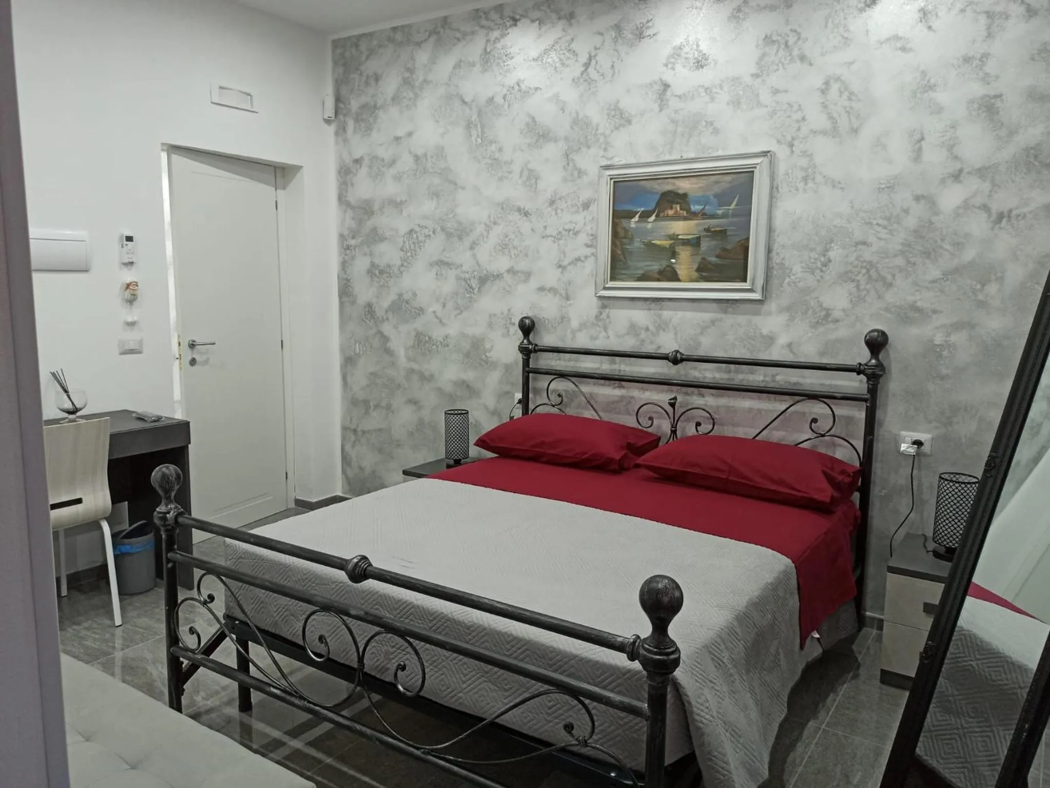 Photo of the whole room, Bed in Le Sirene