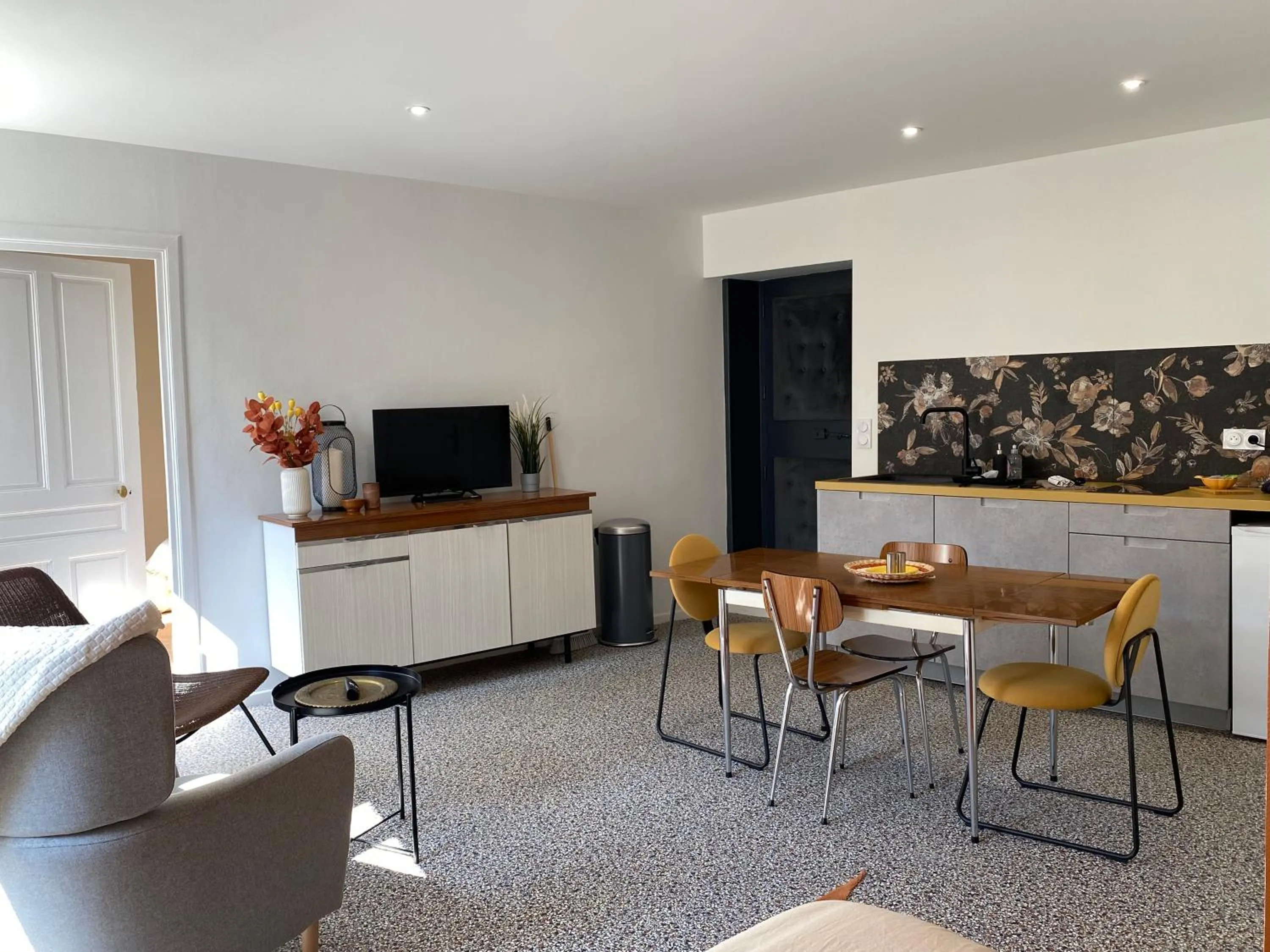 TV and multimedia in LE CARNOT - Valence