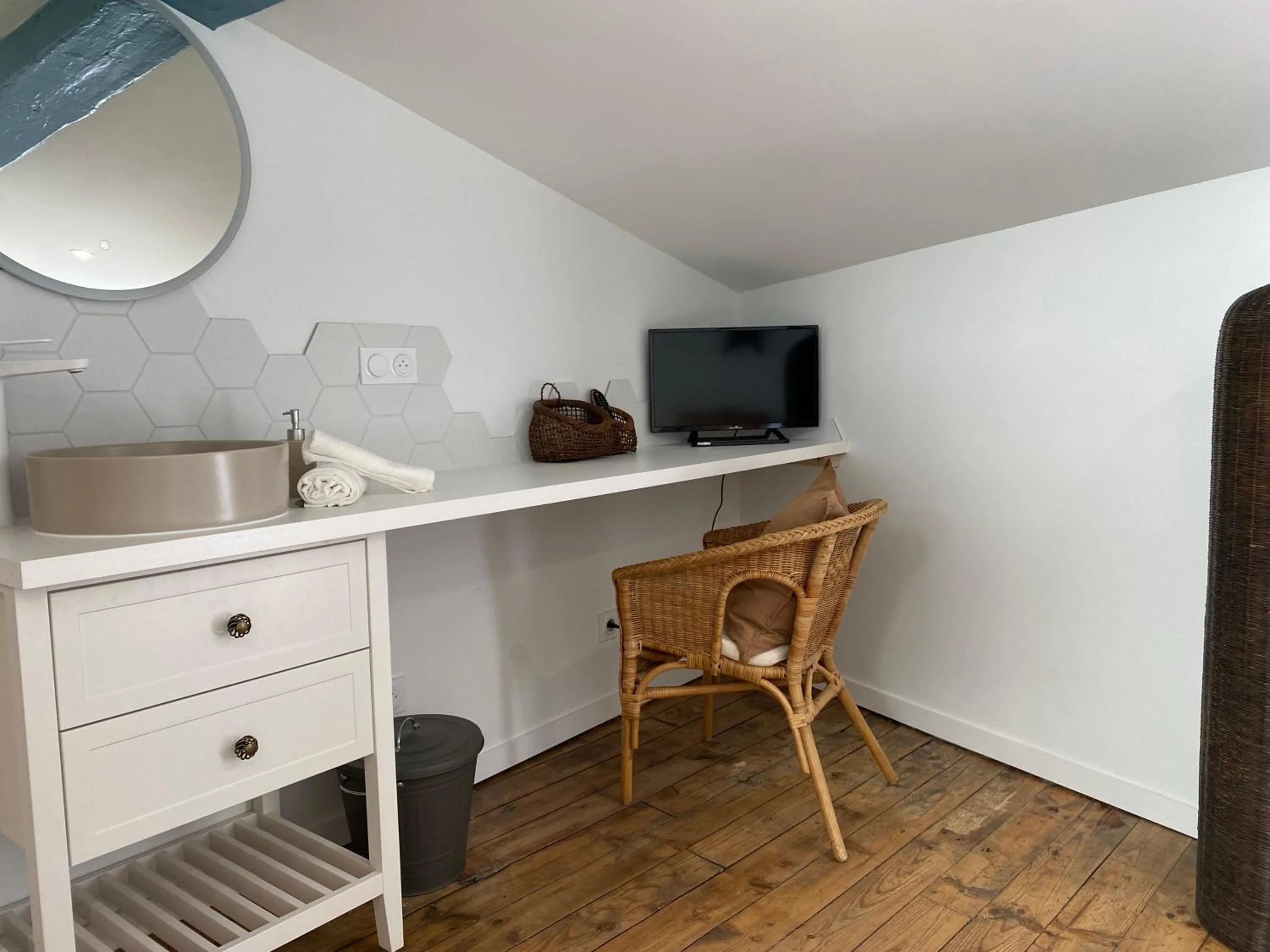 TV and multimedia in LE CARNOT - Valence