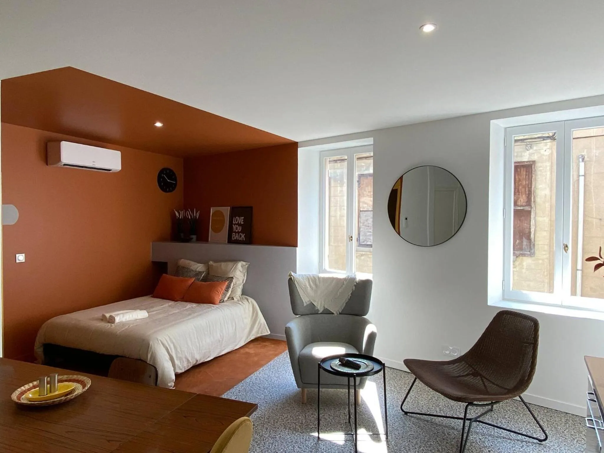 Communal lounge/ TV room, Bed in LE CARNOT - Valence