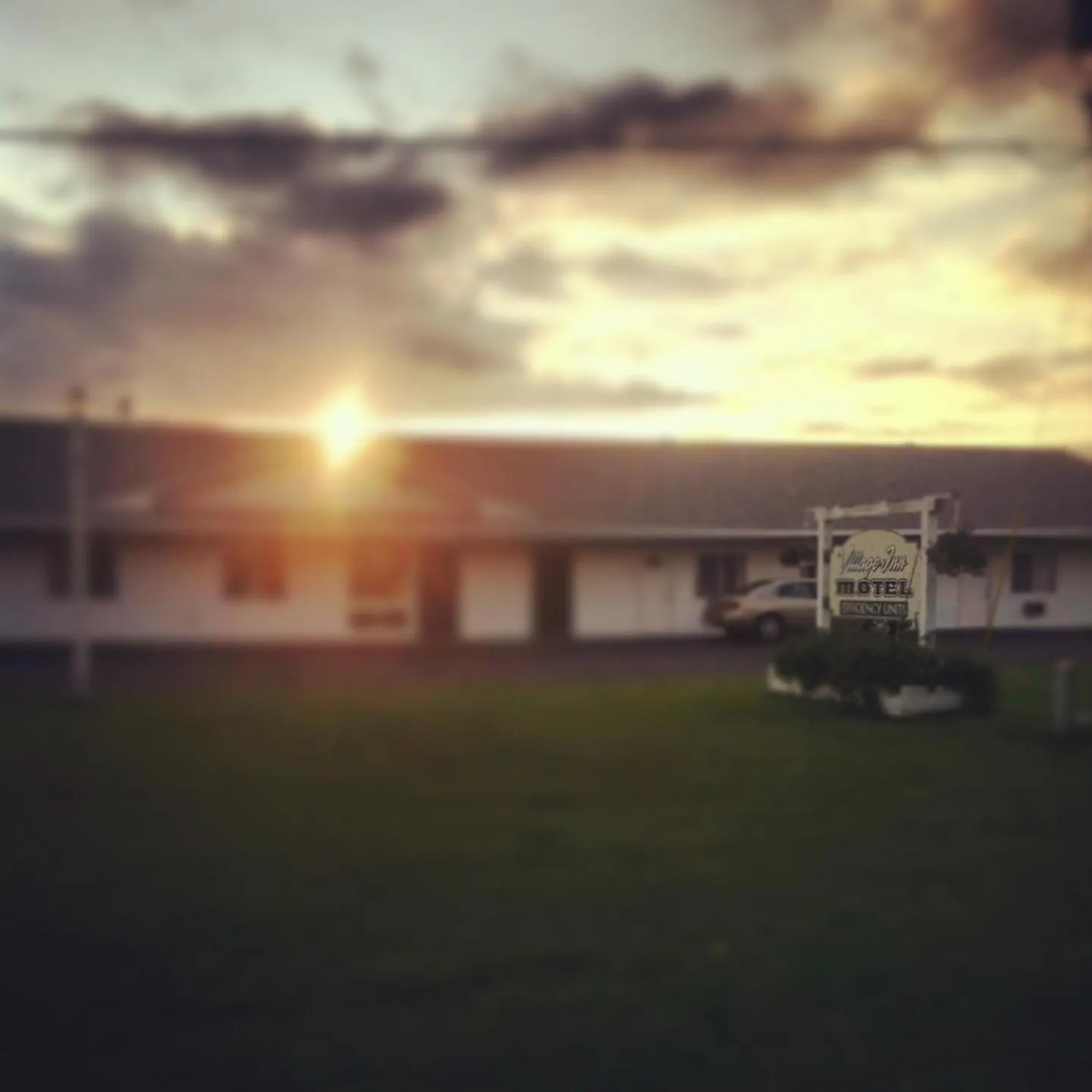 Facade/entrance in Village Inn Motel