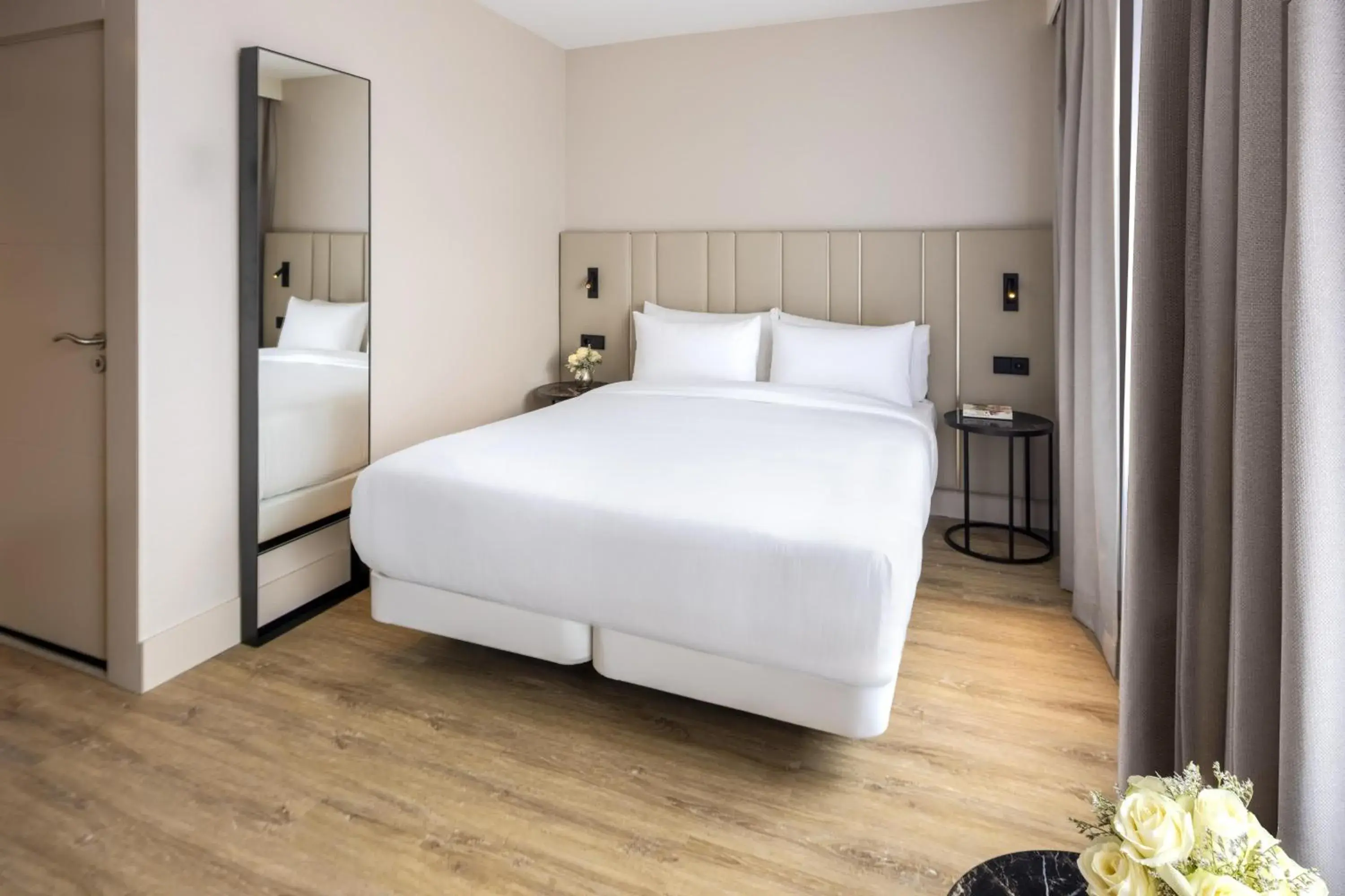 Standard Double or Twin Room in NH Amsterdam Leidseplein Standard Double or Twin Room in NH Amsterdam Leidseplein