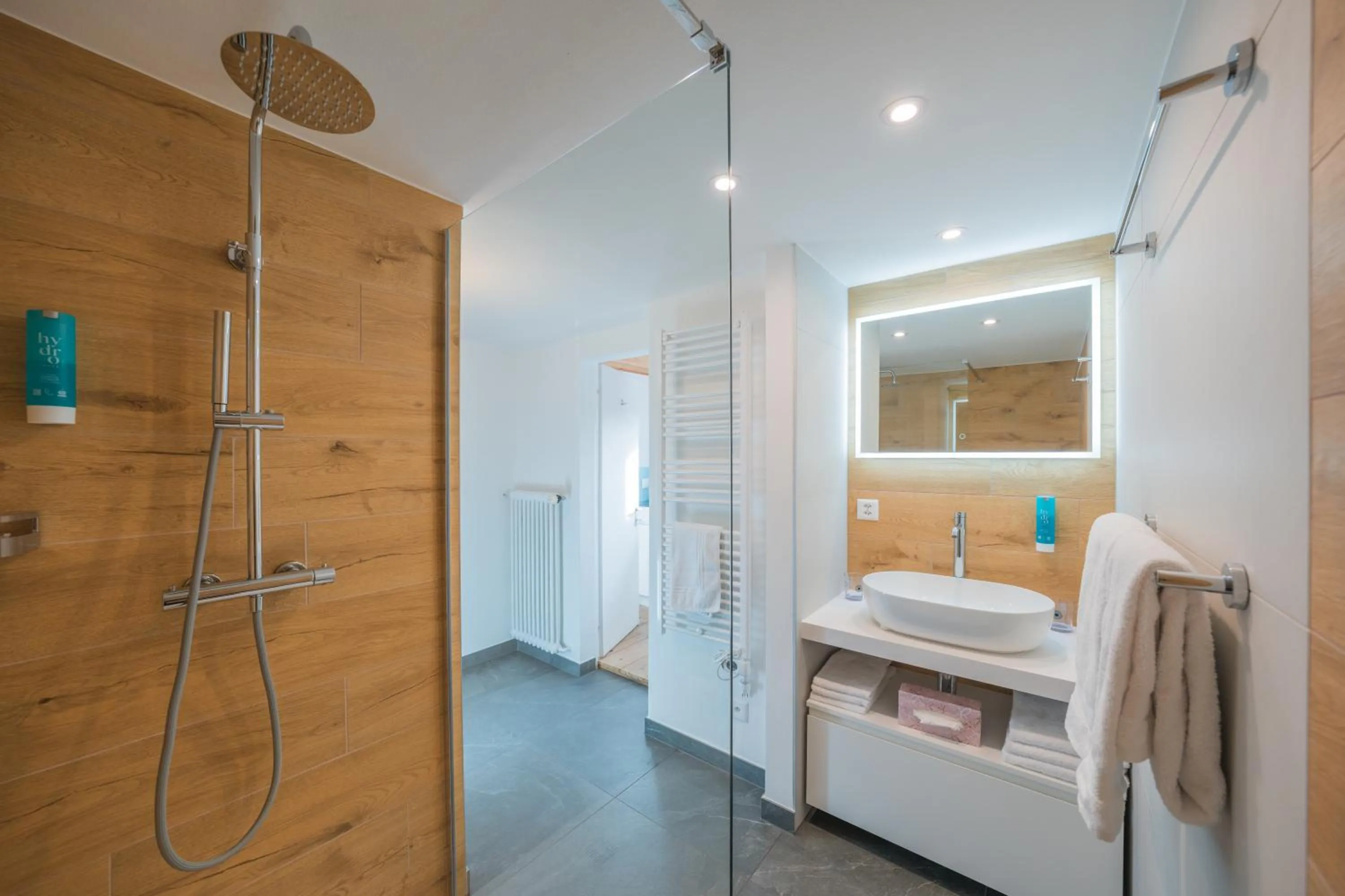 Bathroom, Bed in Hotel Haus am Waldrand