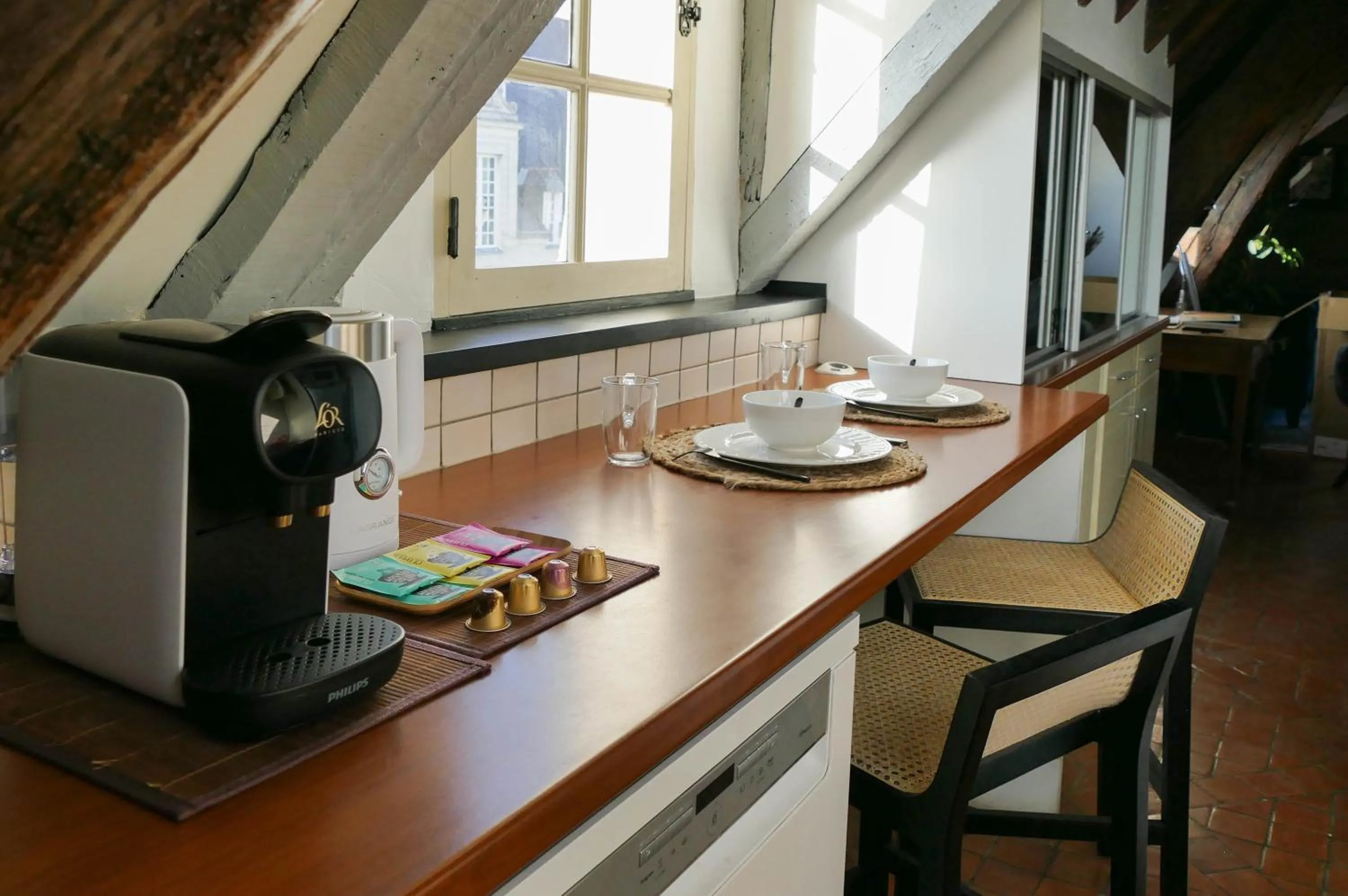 Coffee/tea facilities in Suite Toussaint - Calme & Authentique