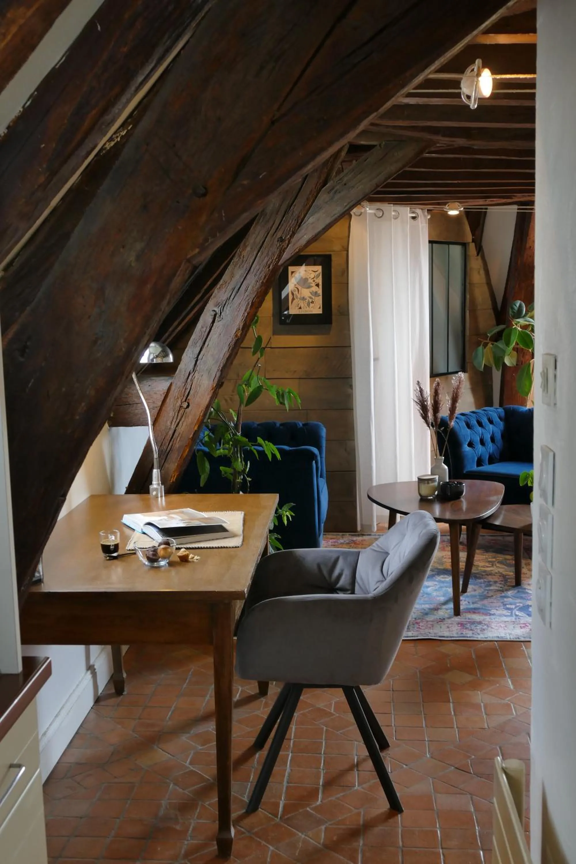 Seating area in Suite Toussaint - Calme & Authentique