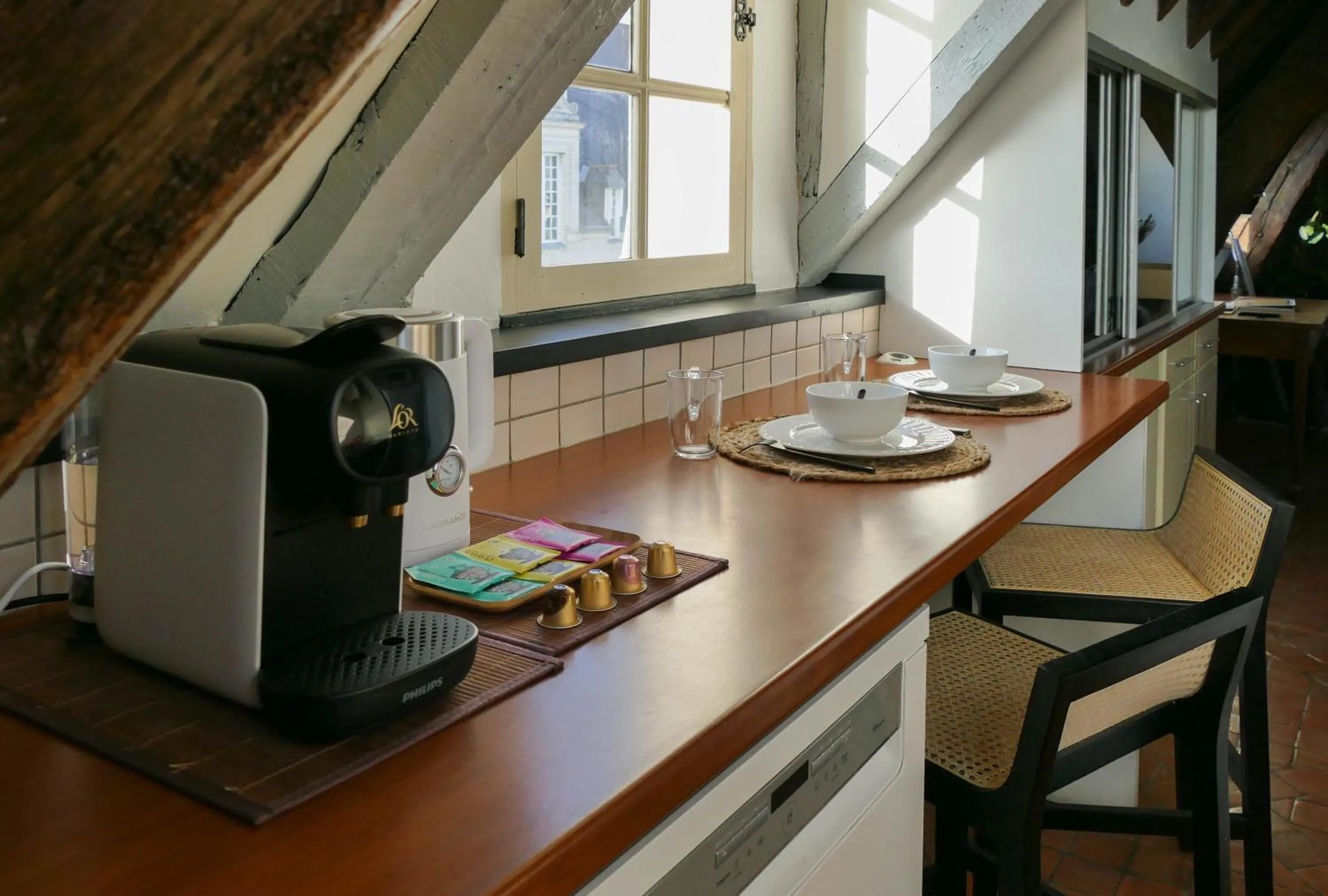 Coffee/tea facilities in Suite Toussaint - Calme & Authentique