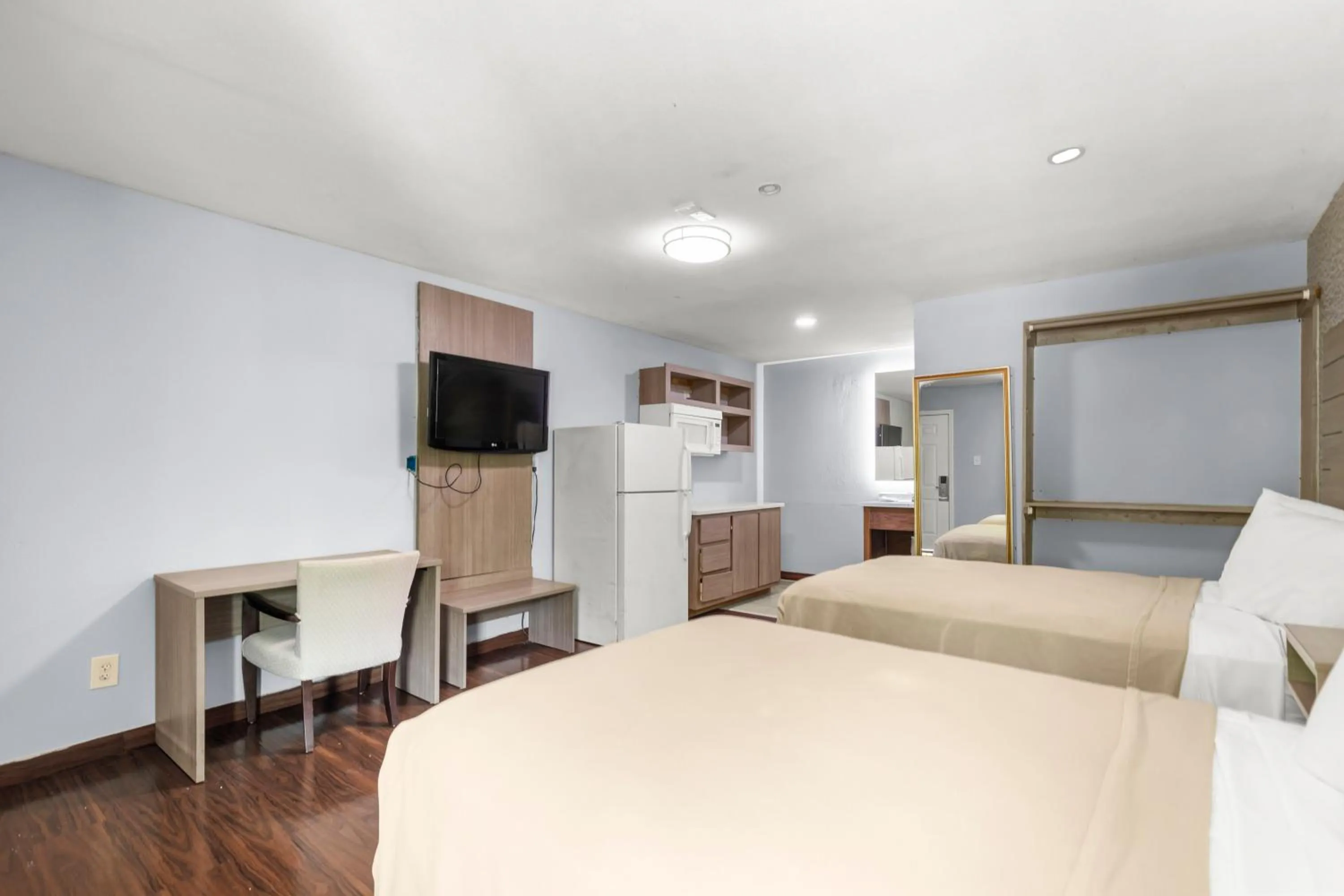 Bed in Travel Inn & Suites