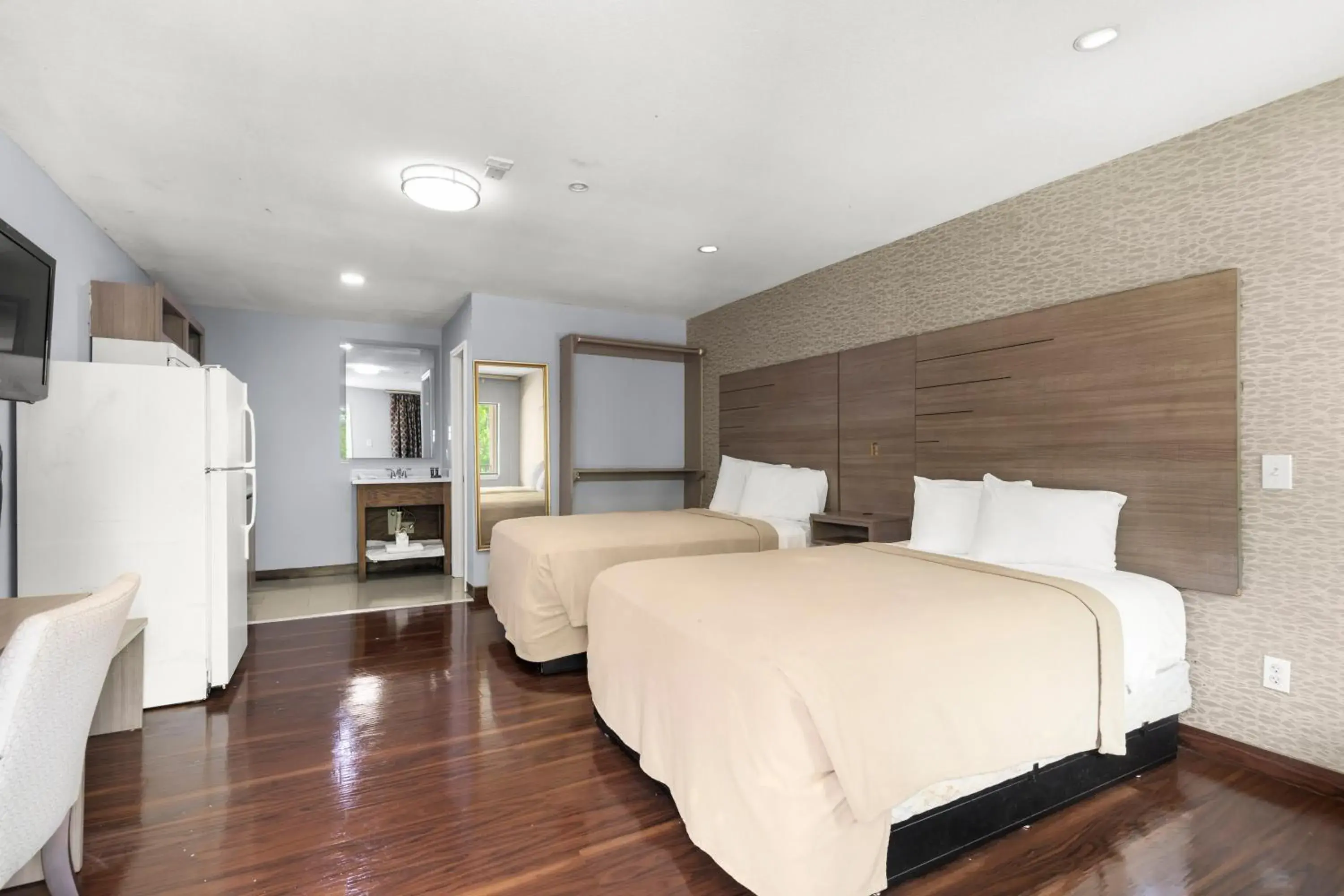 Bedroom, Bed in Travel Inn & Suites Bedroom, Bed in Travel Inn & Suites