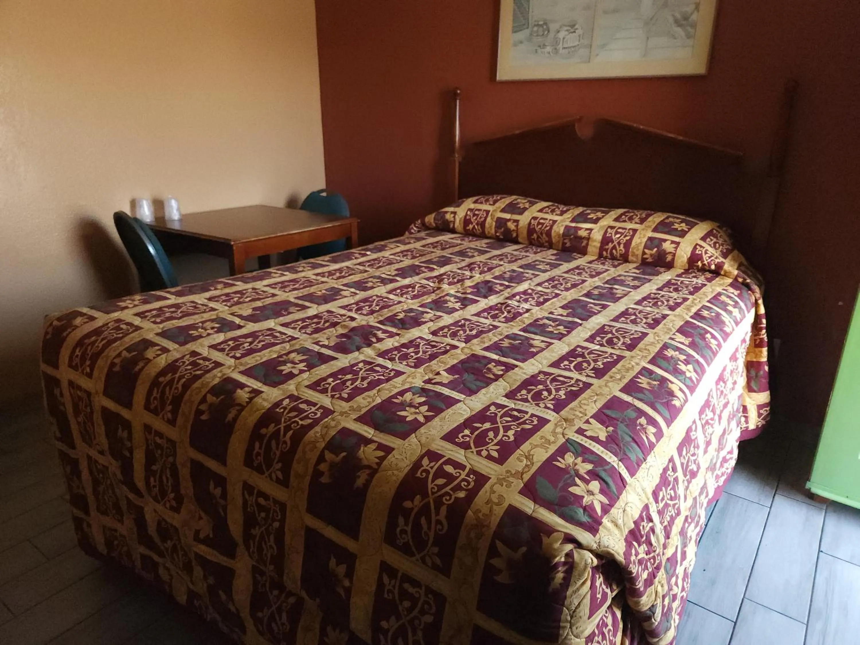Bed in Two Palms Motel