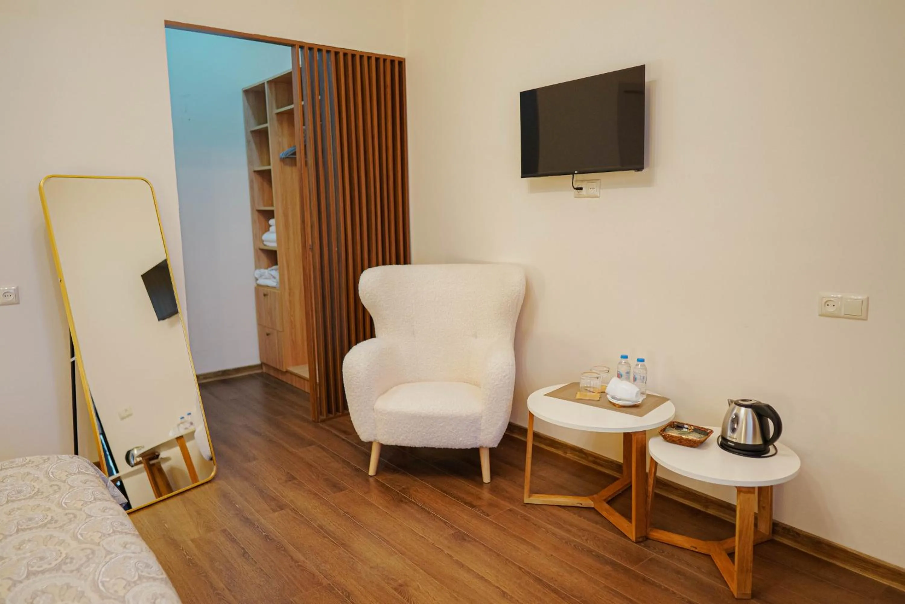 Coffee/tea facilities in Kera Rooms